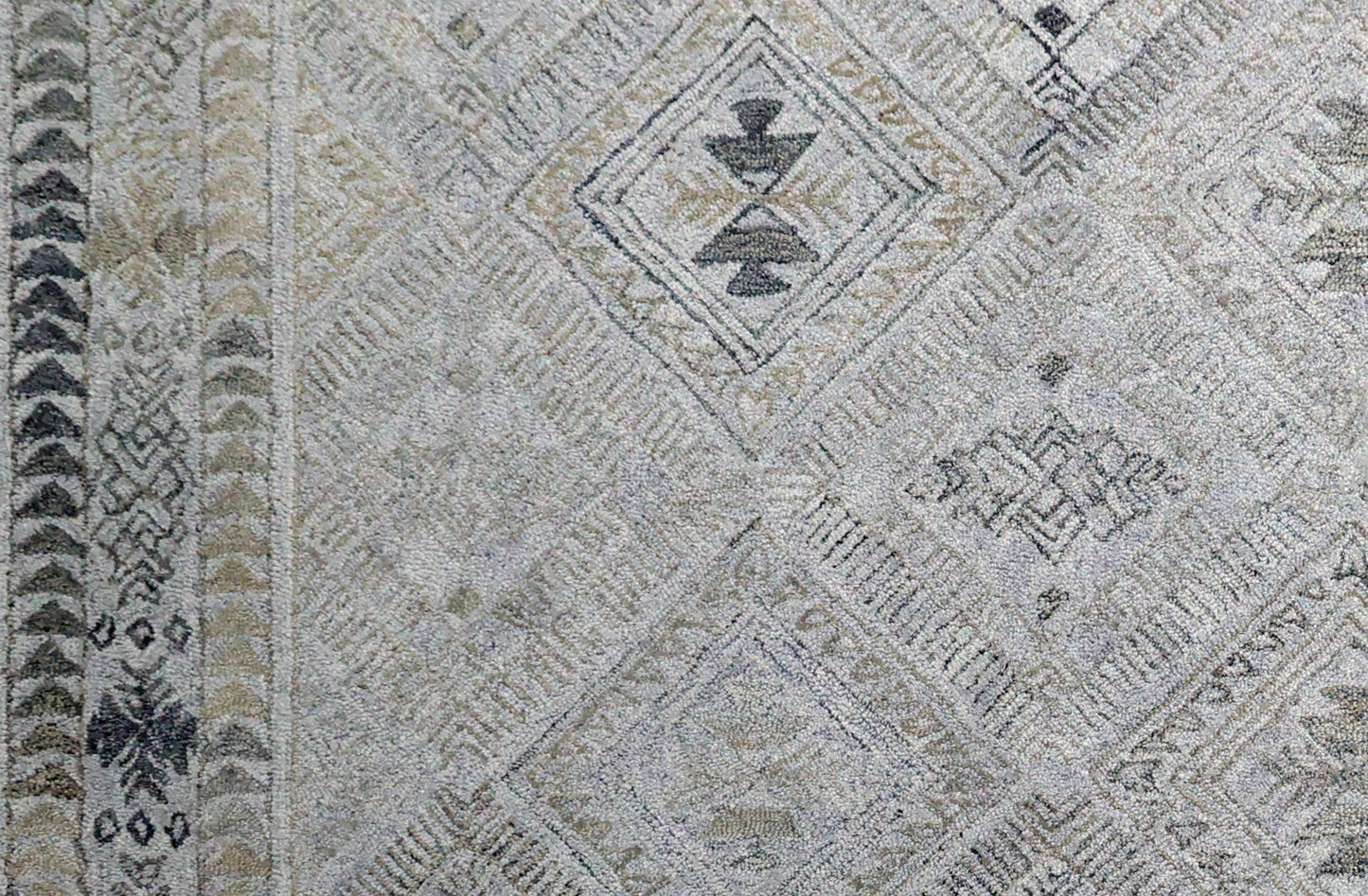 Finite Mosaics, Ancient Arrow Trail Area Rug, Silver & Beige