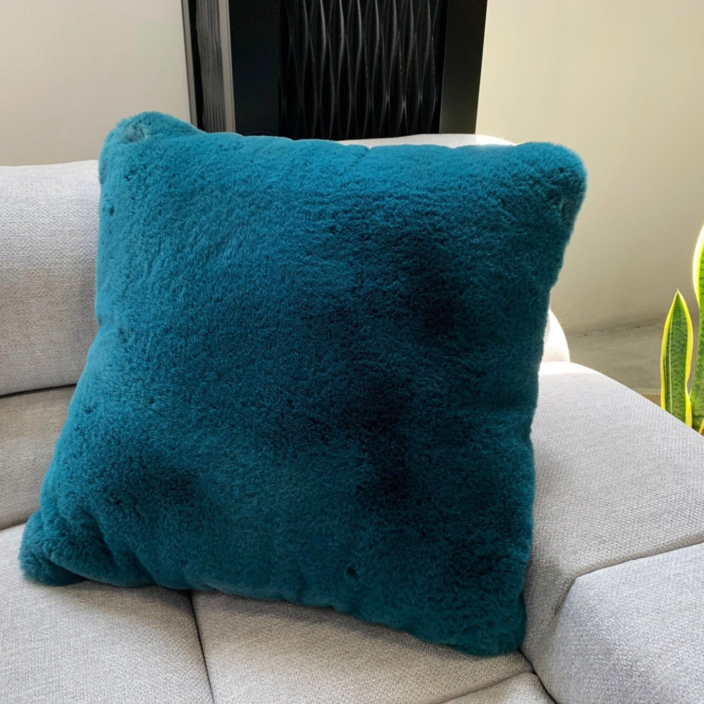 Modern Soft Luxury Chinchilla Feel Faux Fur Pillow by Rug Factory Plus - Rug Factory Plus