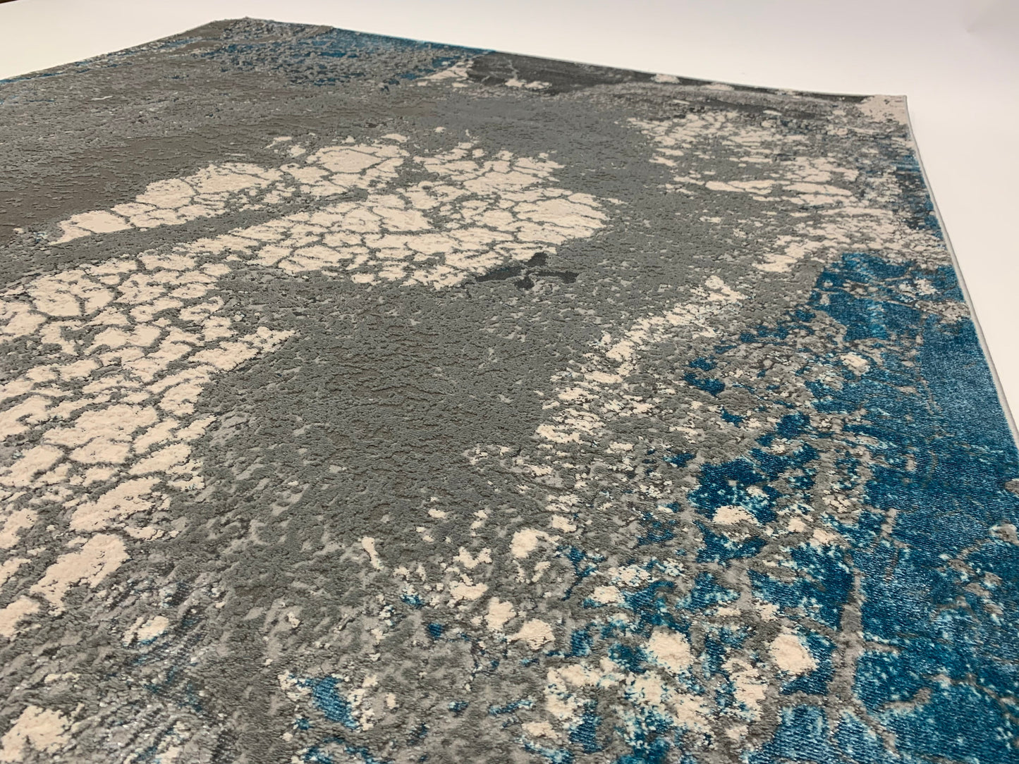 Maximus Ebb and Flow Indoor | Outdoor Area Rug, Blue & Platinum