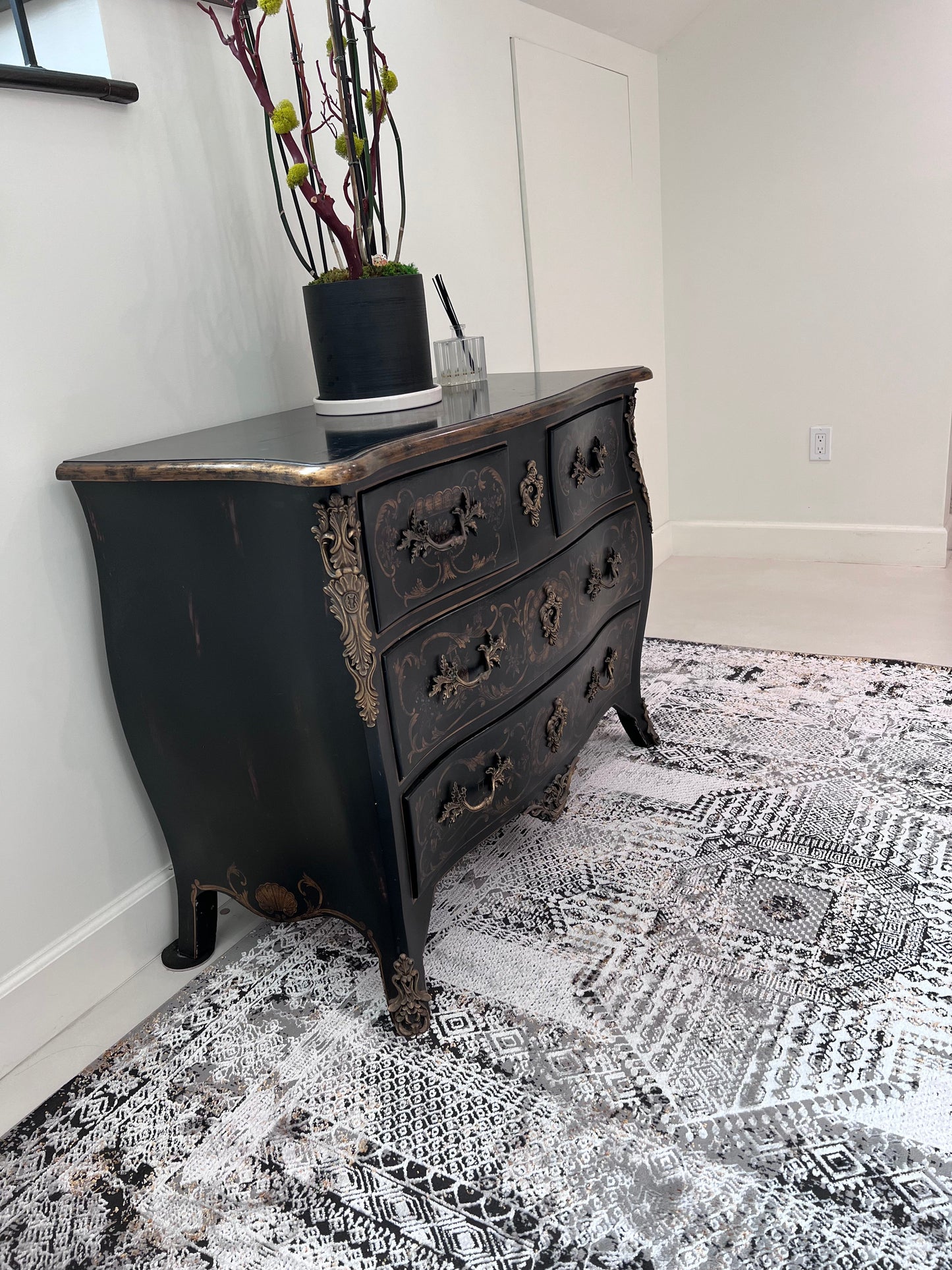 Devo Sacred Temple Area Rug, Platinum & Gray