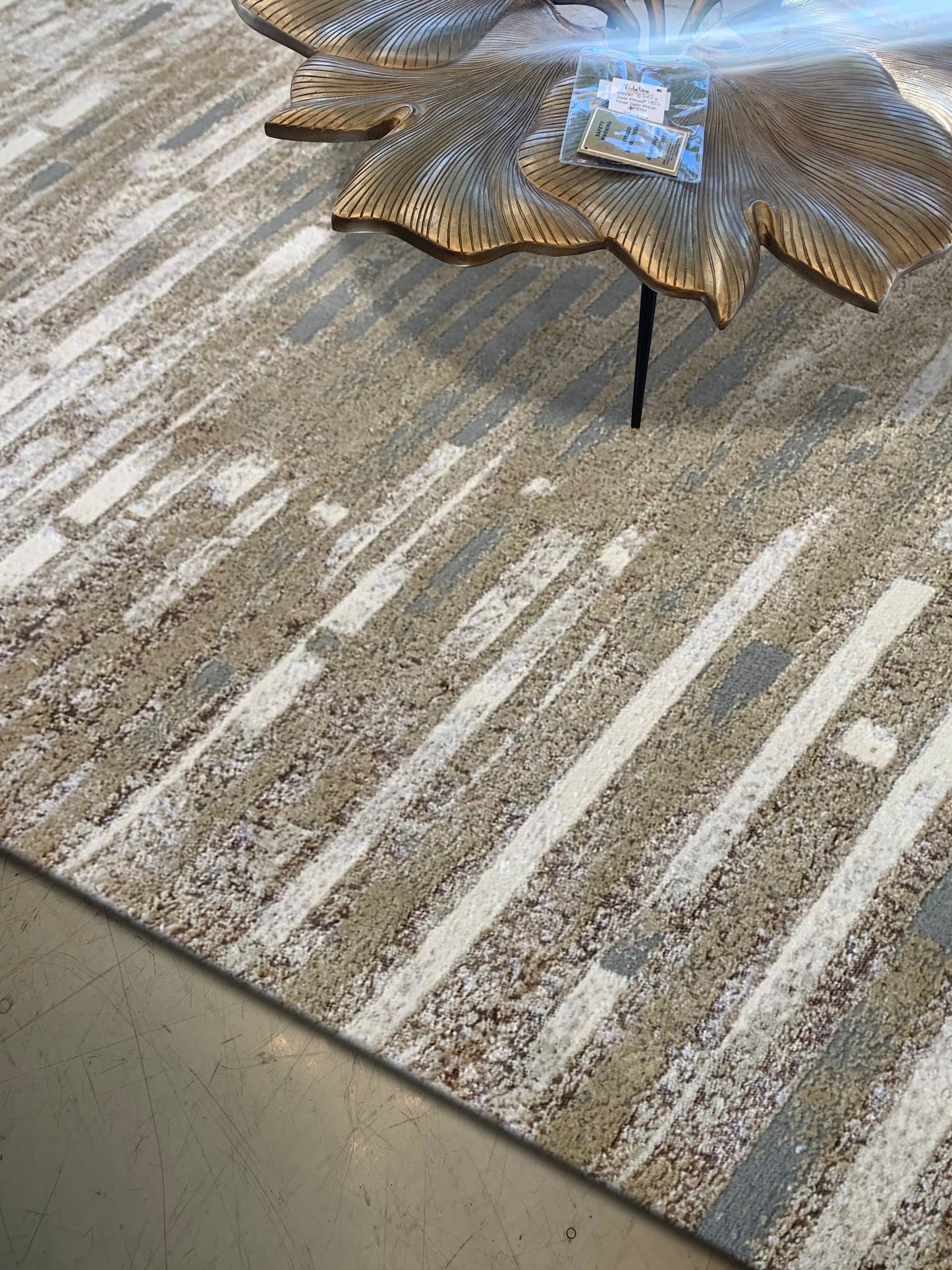 Maximus Shattered Stronghold Indoor | Outdoor Area Rug, Silver & Platinum