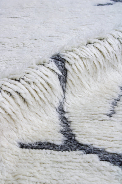 Finite Mosaics, Fractured Luster Area Rug, Ivory & Black