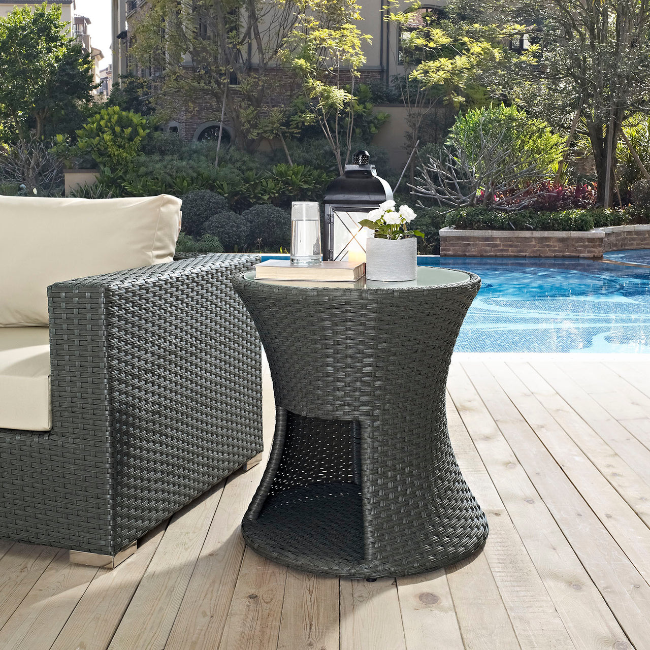 Sojourn Round Outdoor Patio Side Table, Chocolate