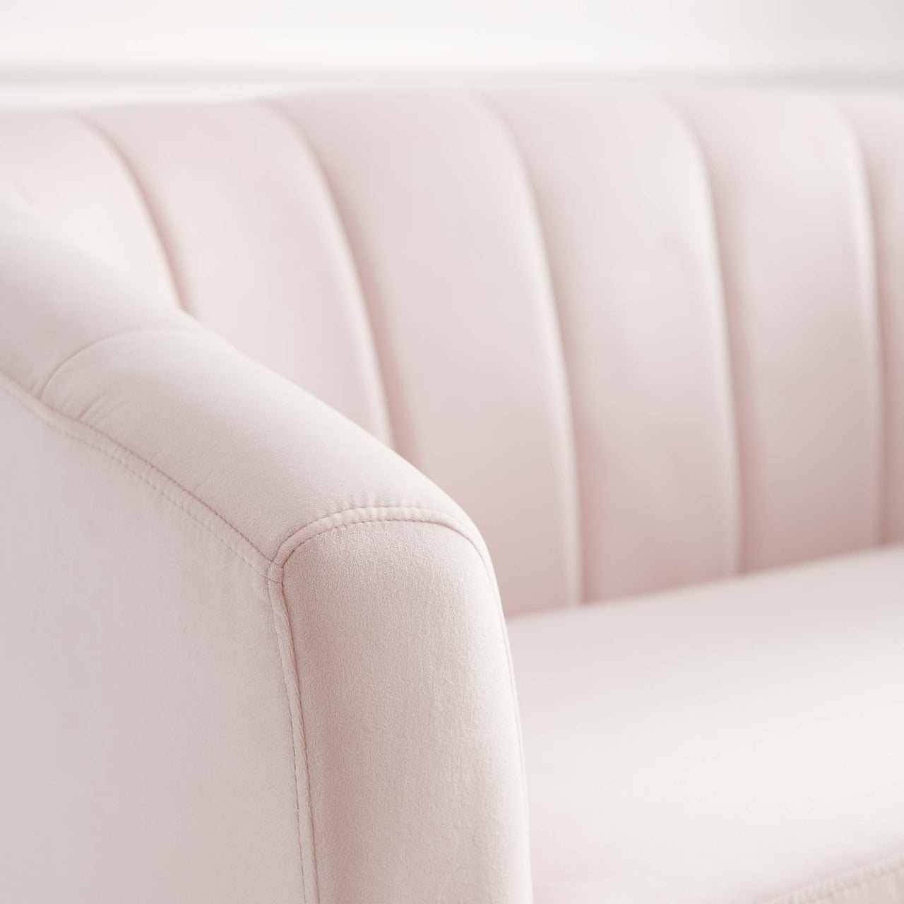Alessa Upholstered Velvet Loveseat, Pink