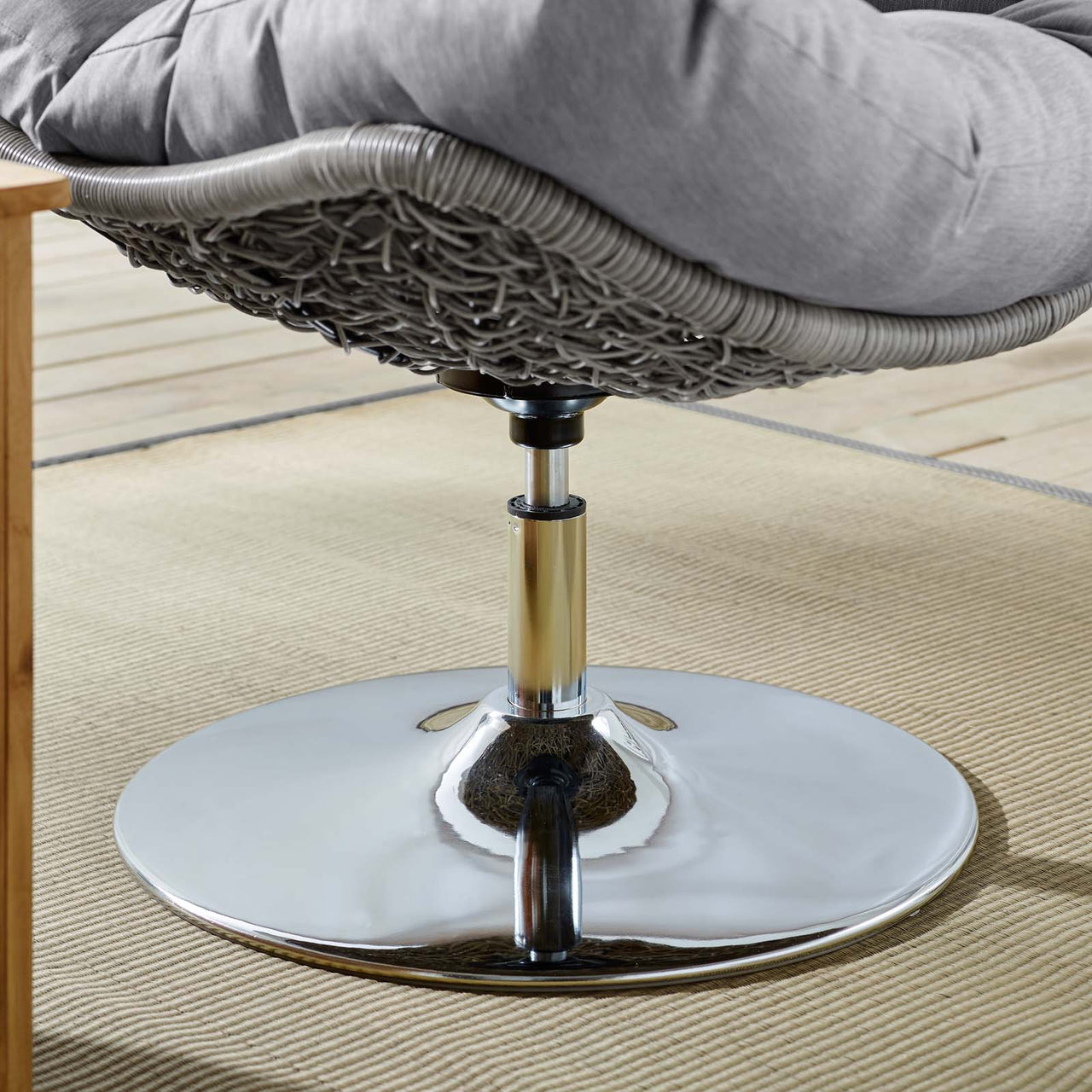 Bevran Alfresco Lounge Chair w/ Swivel, Light Gray & Gray