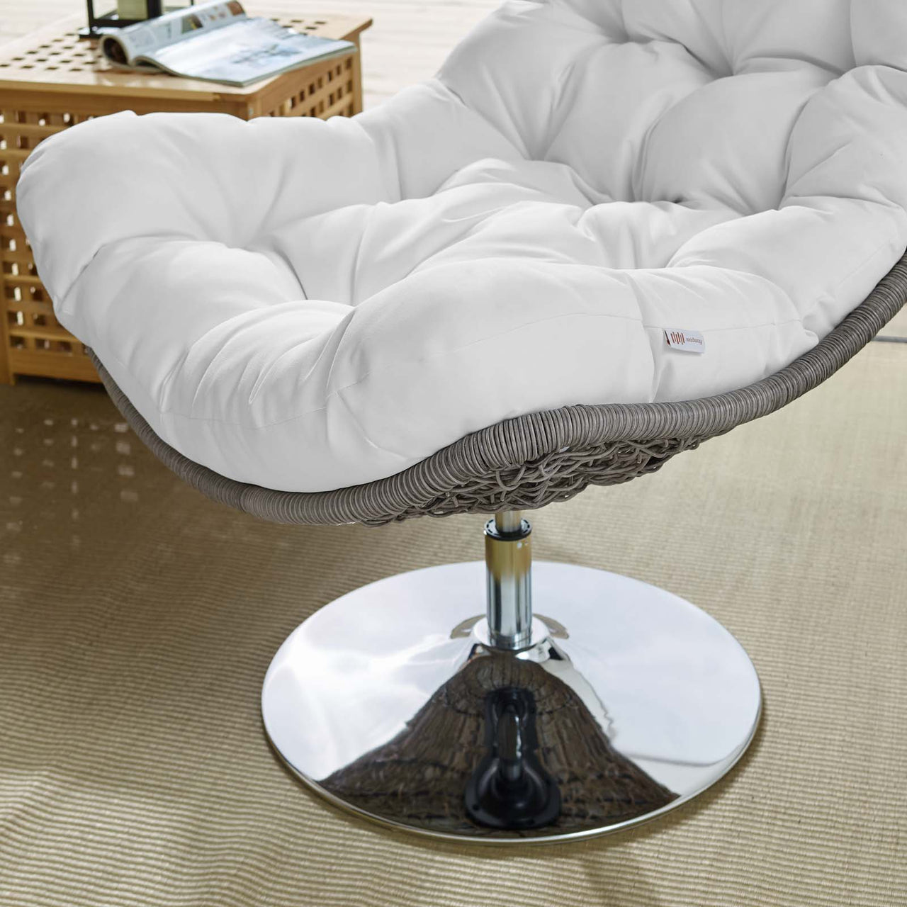 Bevran Alfresco Lounge Chair w/ Swivel, Light Gray & White