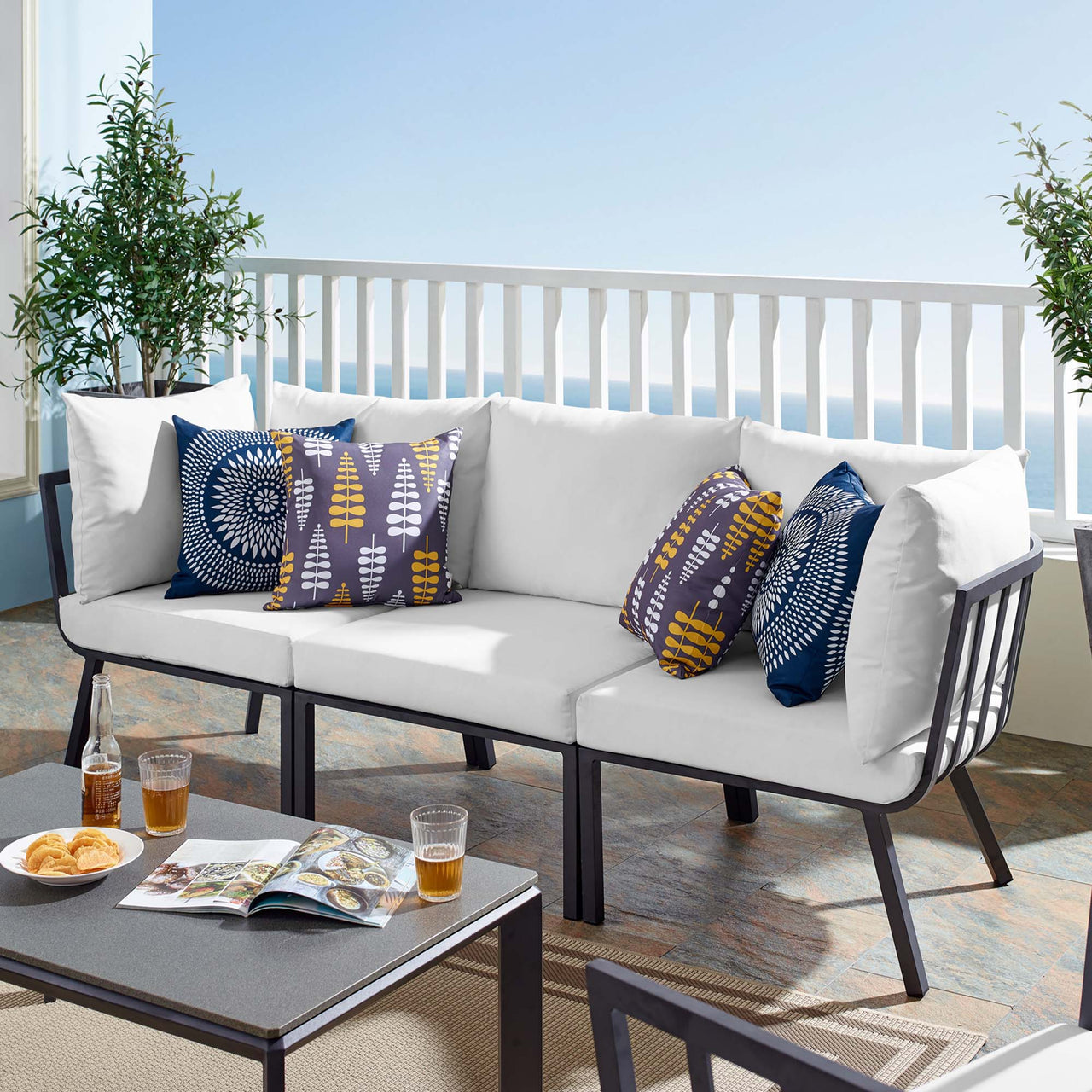Ocevara 3-Piece Alfresco Sofa Sectional, Gray & White