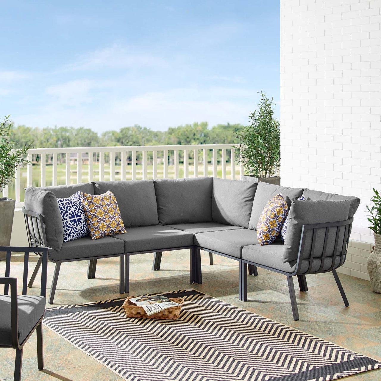 Ocevara 5-Piece Alfresco Sectional, Gray & Charcoal