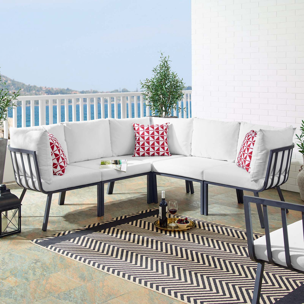 Ocevara 5-Piece Alfresco Sectional, Gray & White