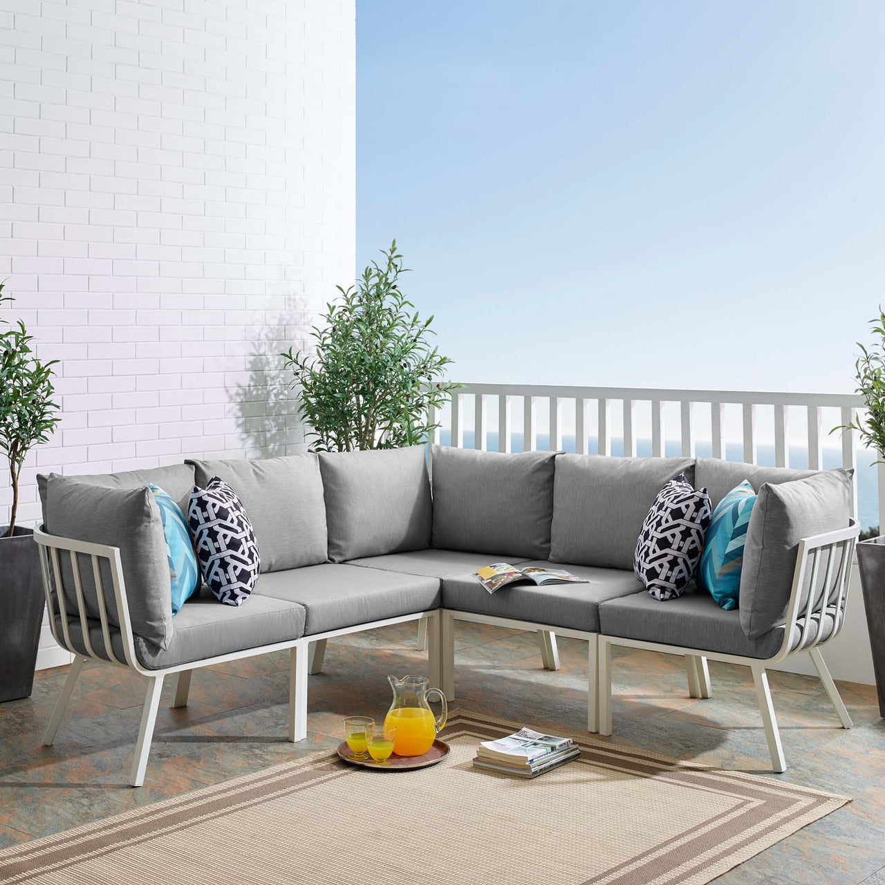 Ocevara 5-Piece Alfresco Sectional, White & Gray