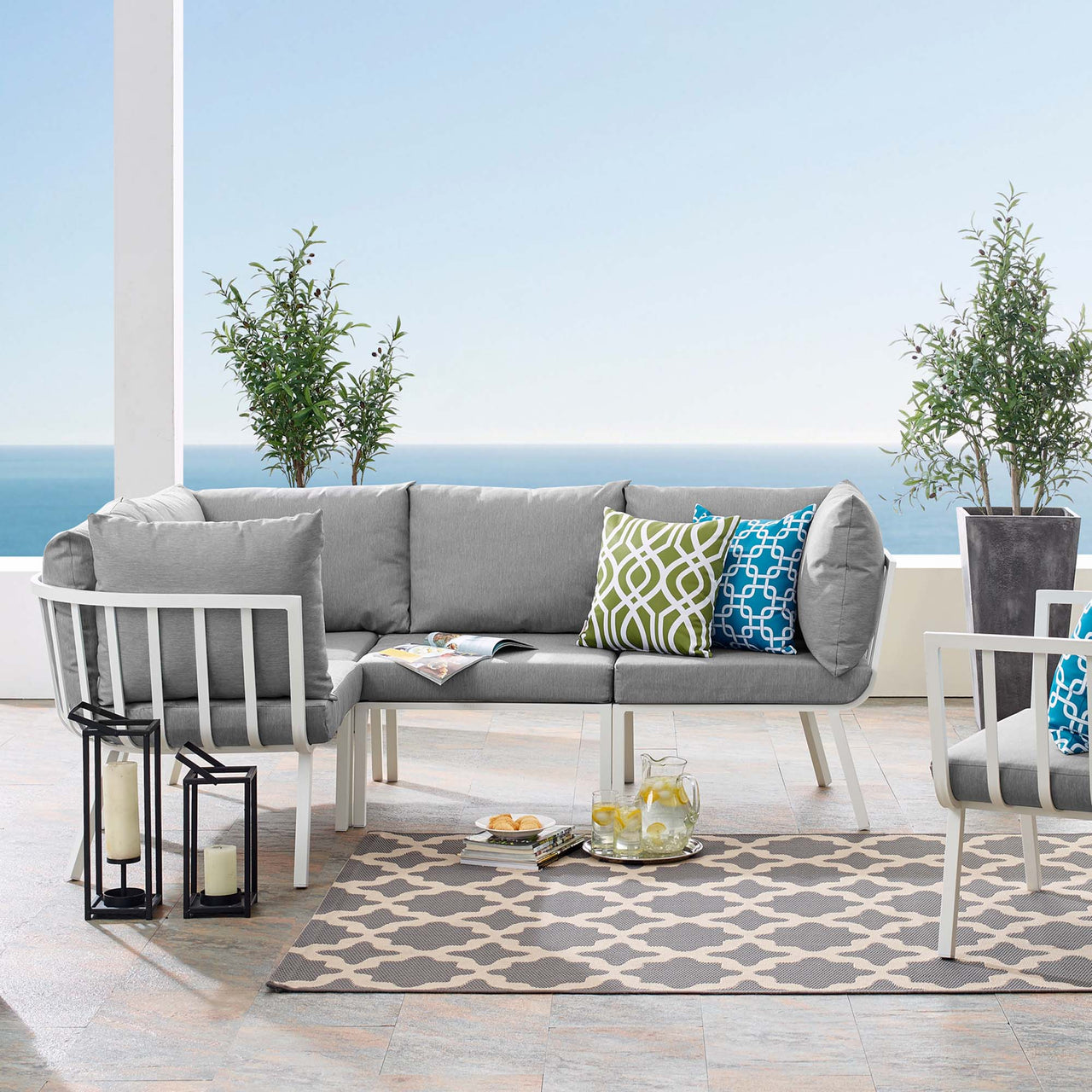 Ocevara 4-Piece Alfresco Sectional, White & Gray
