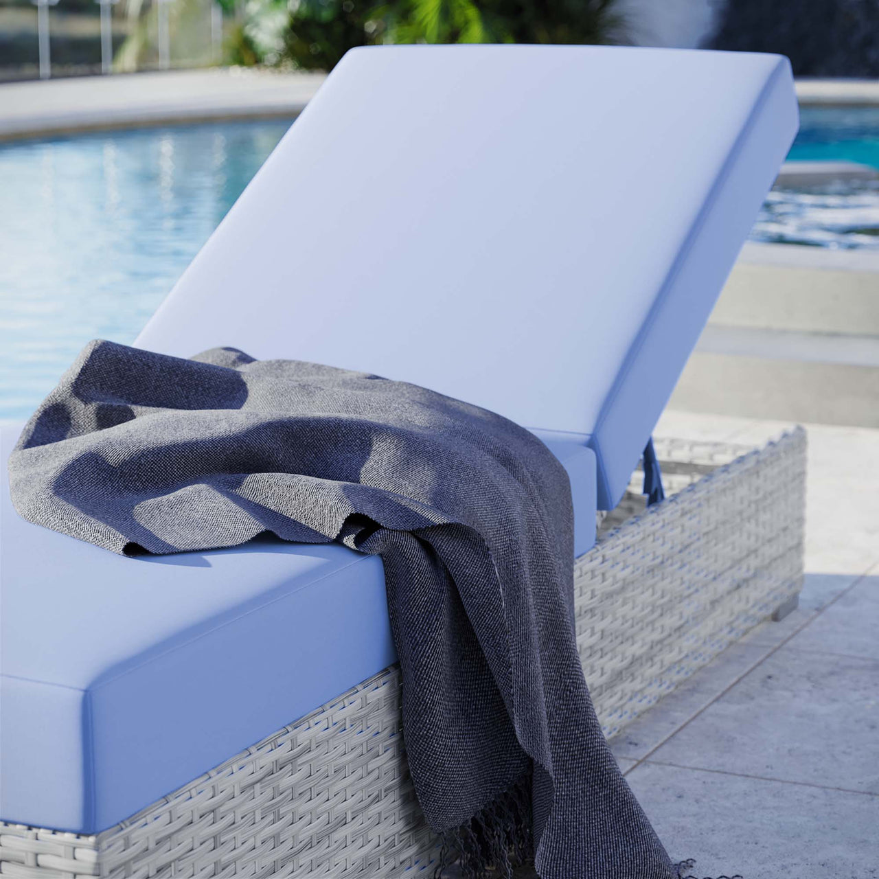 Conversation Alfresco Chaise, Light Gray & Light Blue
