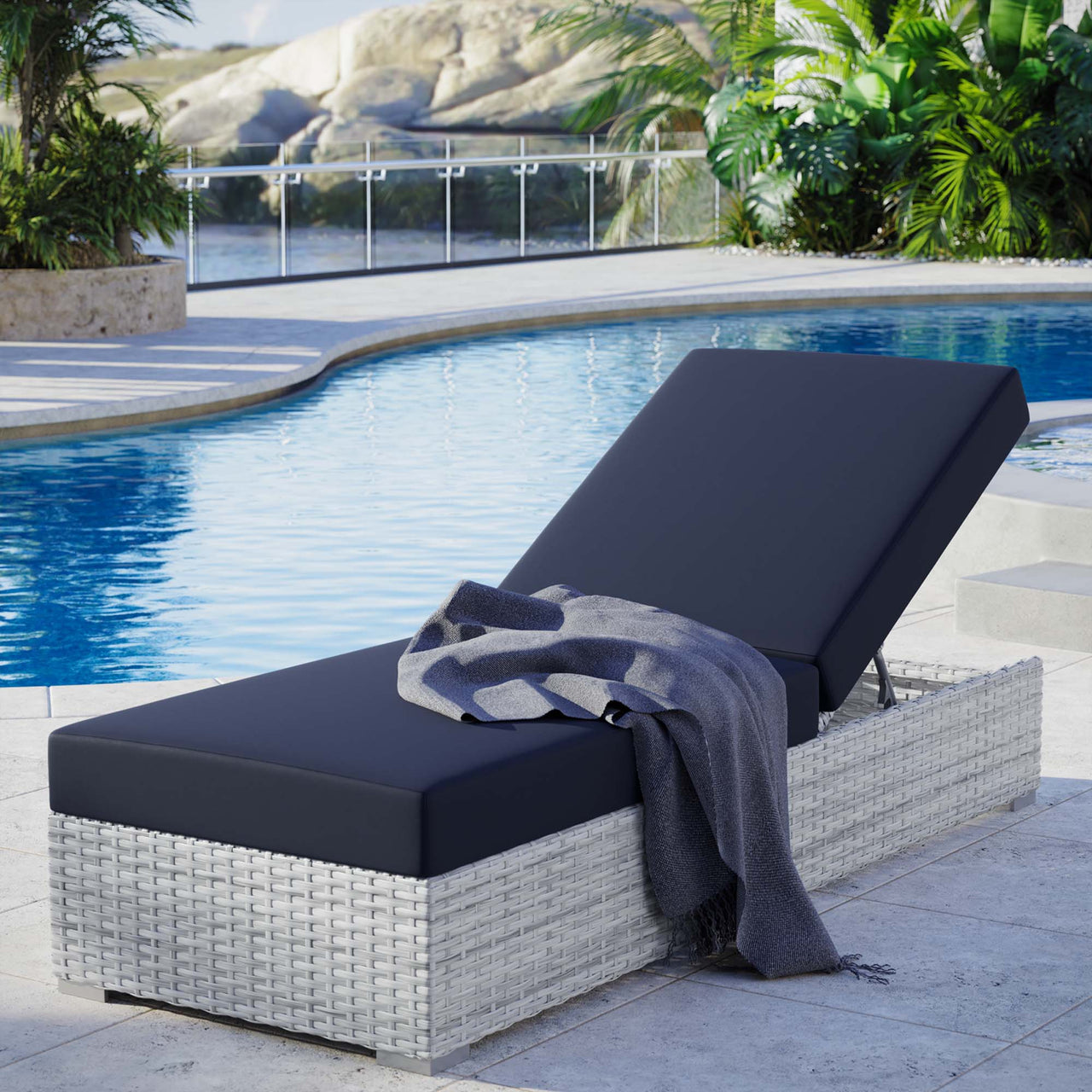 Conversation Alfresco Chaise, Light Gray & Navy