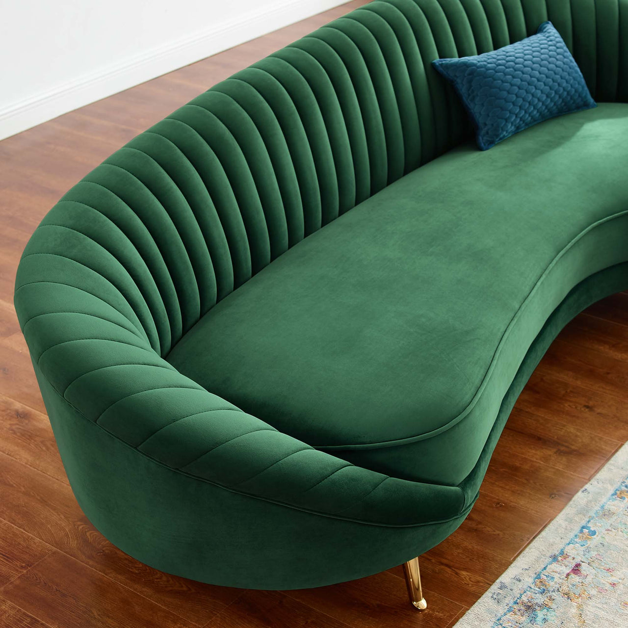 Vauxlyn Upholstered Velvet Sofa, Emerald