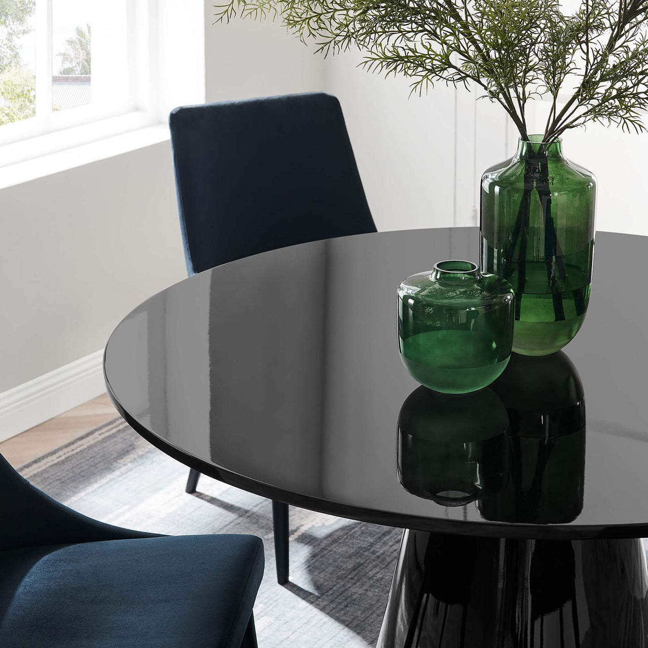 Oblique Round Dining Table, Black