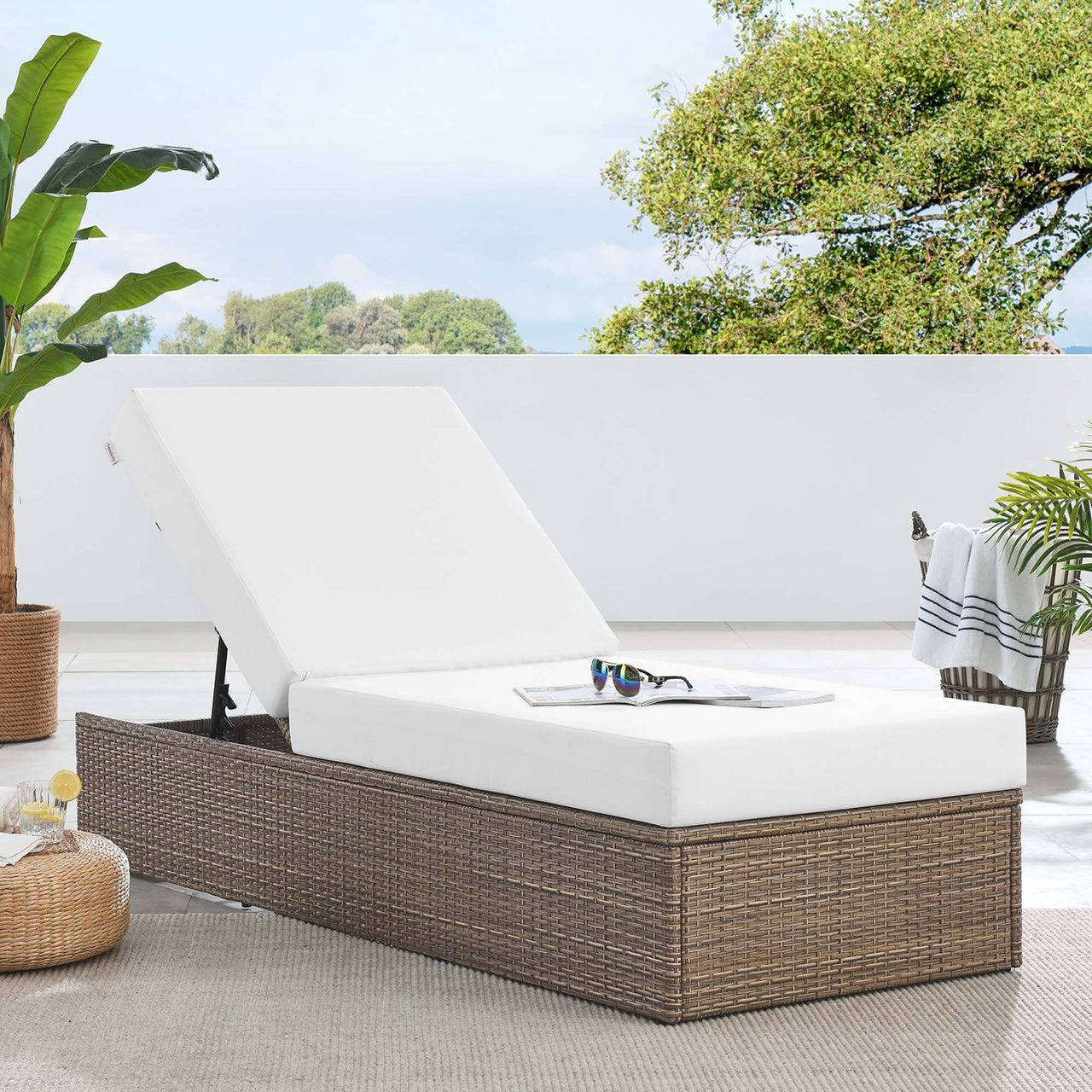 Conversation Alfresco Chaise Lounge Chair, Cappuccino & White