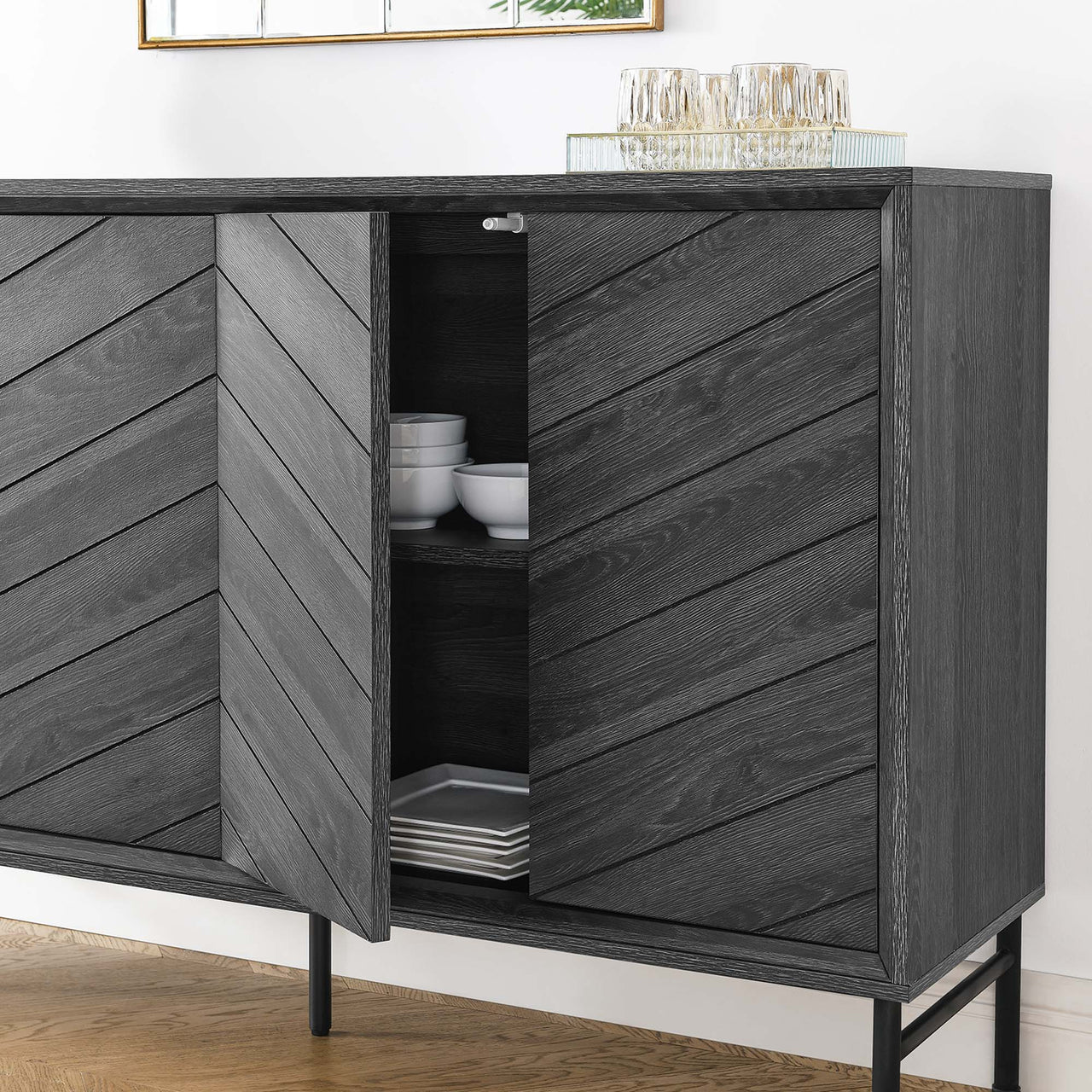Veyandra Sideboard, Black