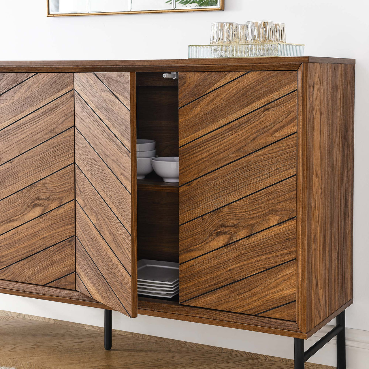 Veyandra Sideboard, Walnut