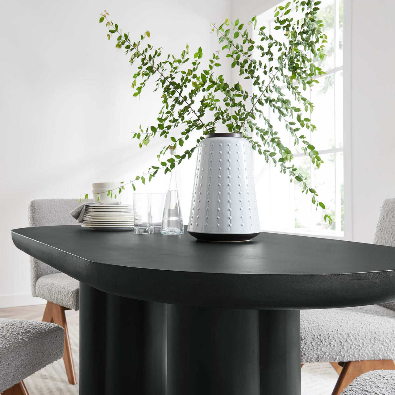 Trefoil Plateau Dining Table, Large, Black