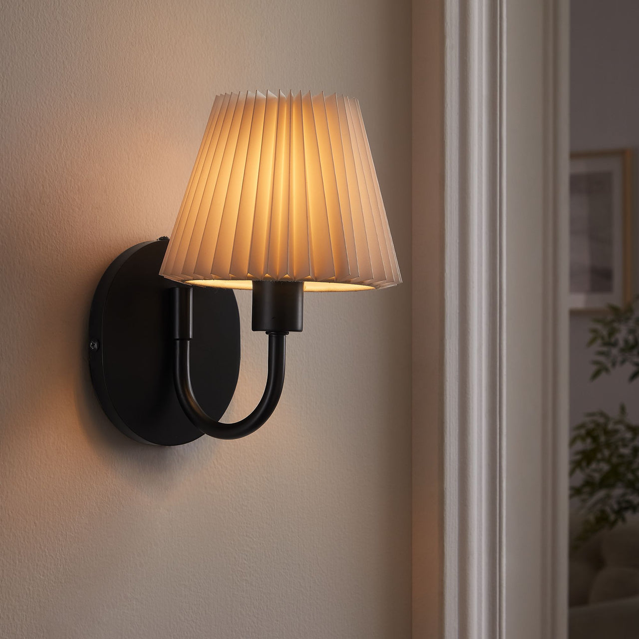 Oscillate Wall Sconce, Black