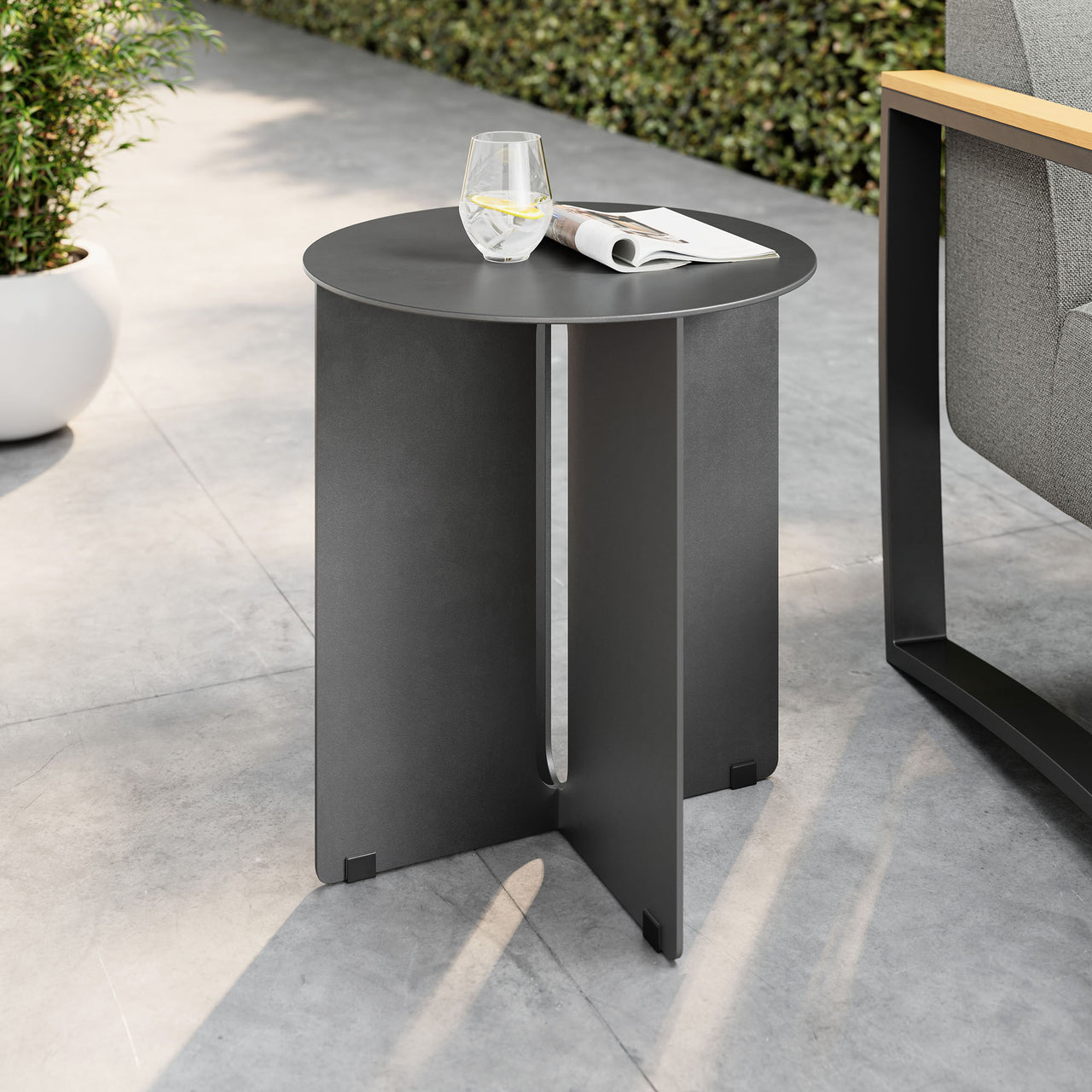 Tharielle Alfresco Side Table, Charcoal