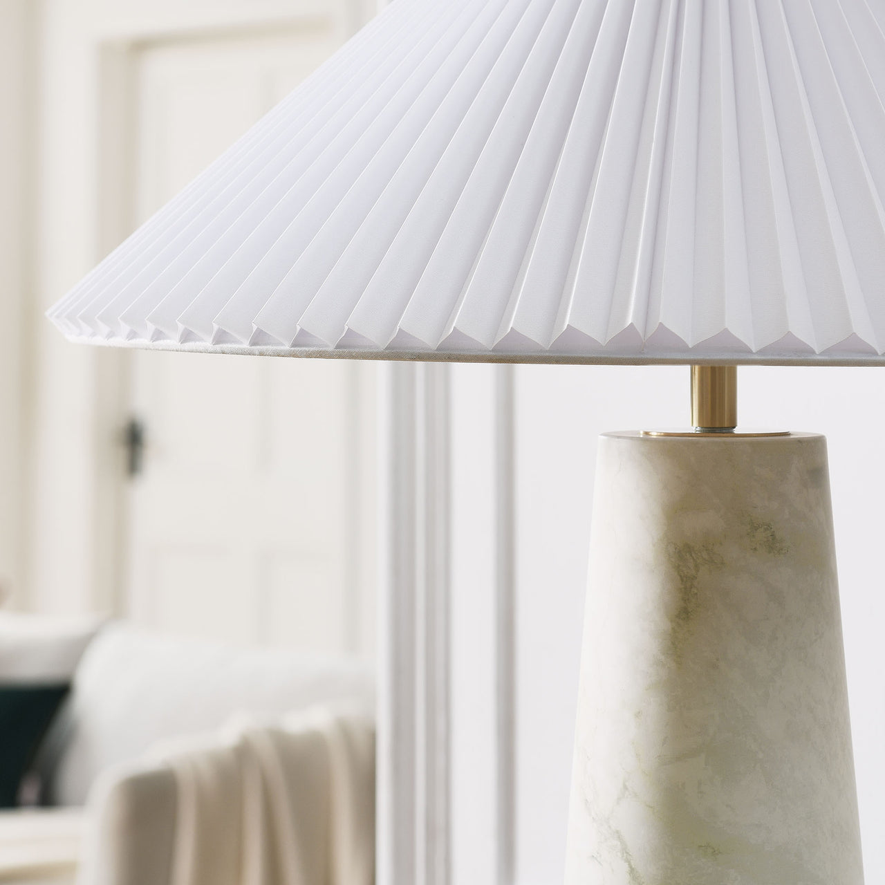 Radiance Table Lamp, White