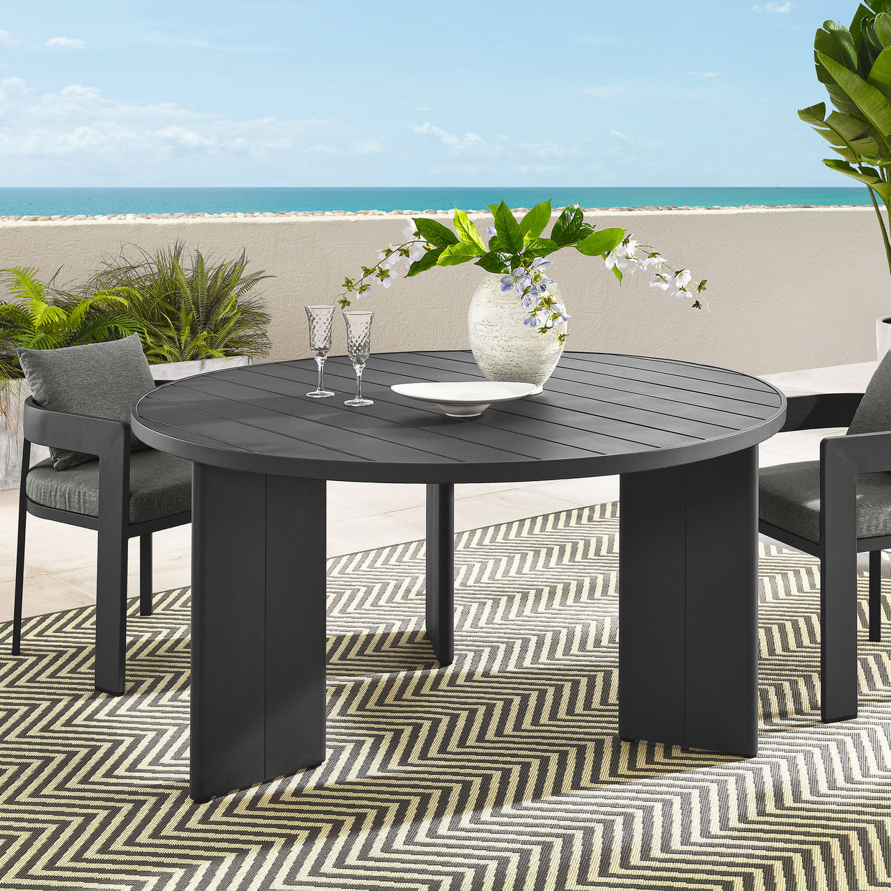 Tahlor Round Alfresco Dining Table, Gray