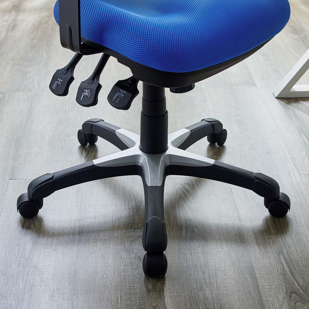 Montra Breathable Office Chair, Blue