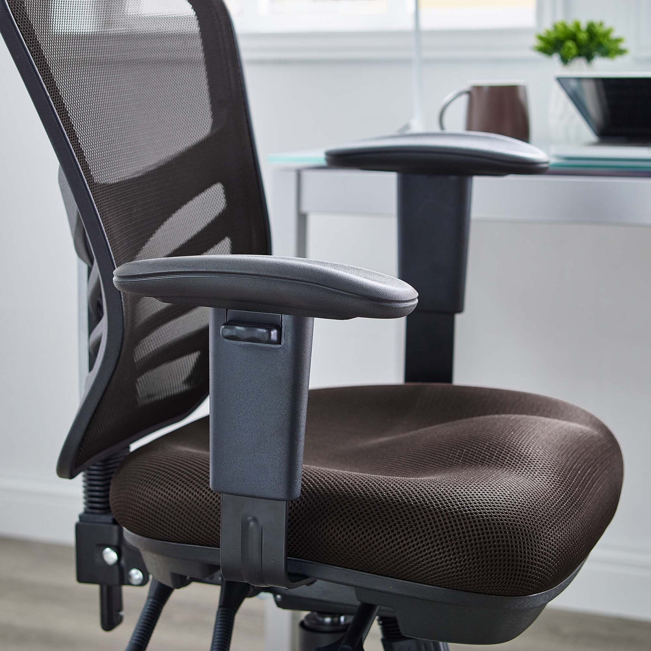 Montra Breathable Office Chair, Brown