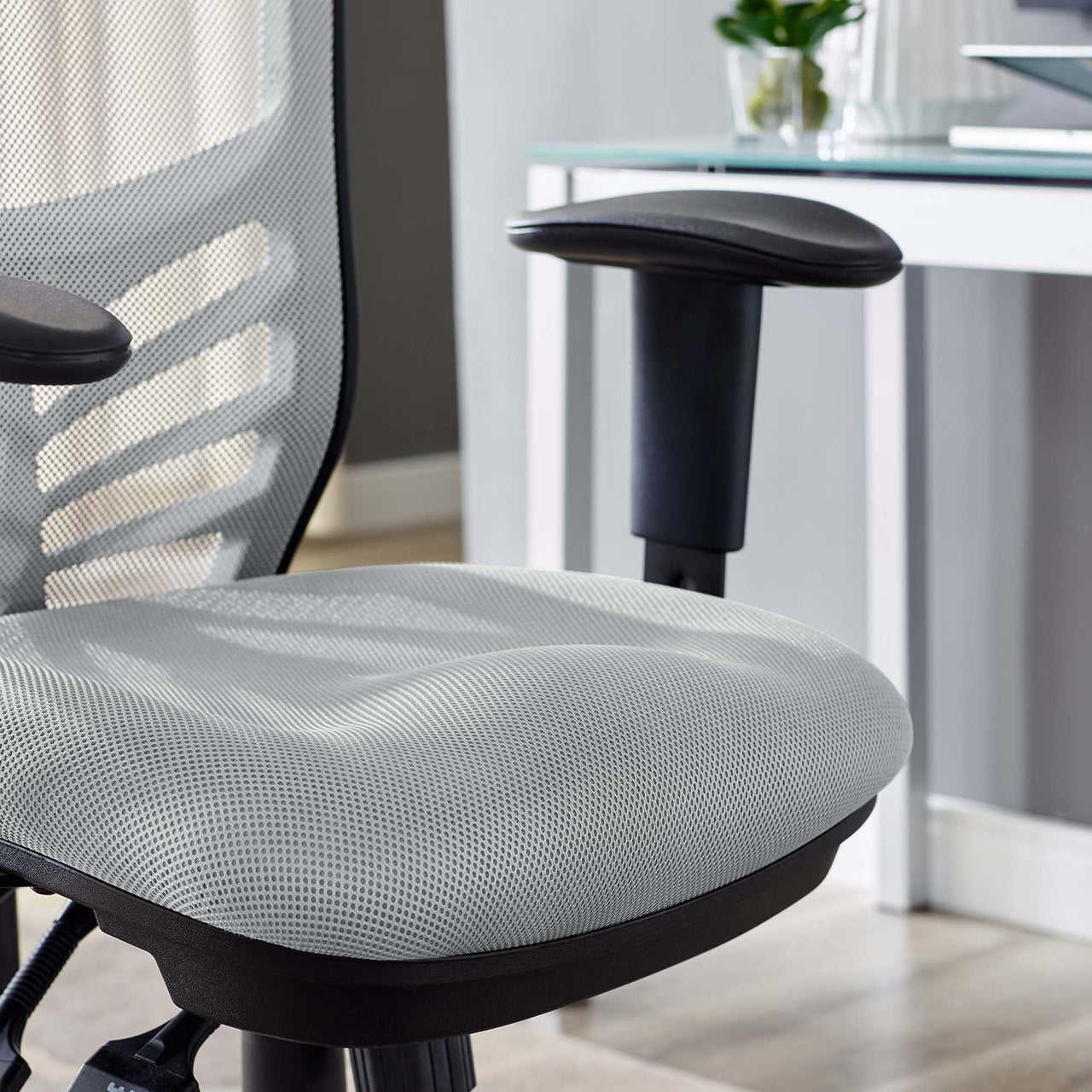 Montra Breathable Office Chair, Gray