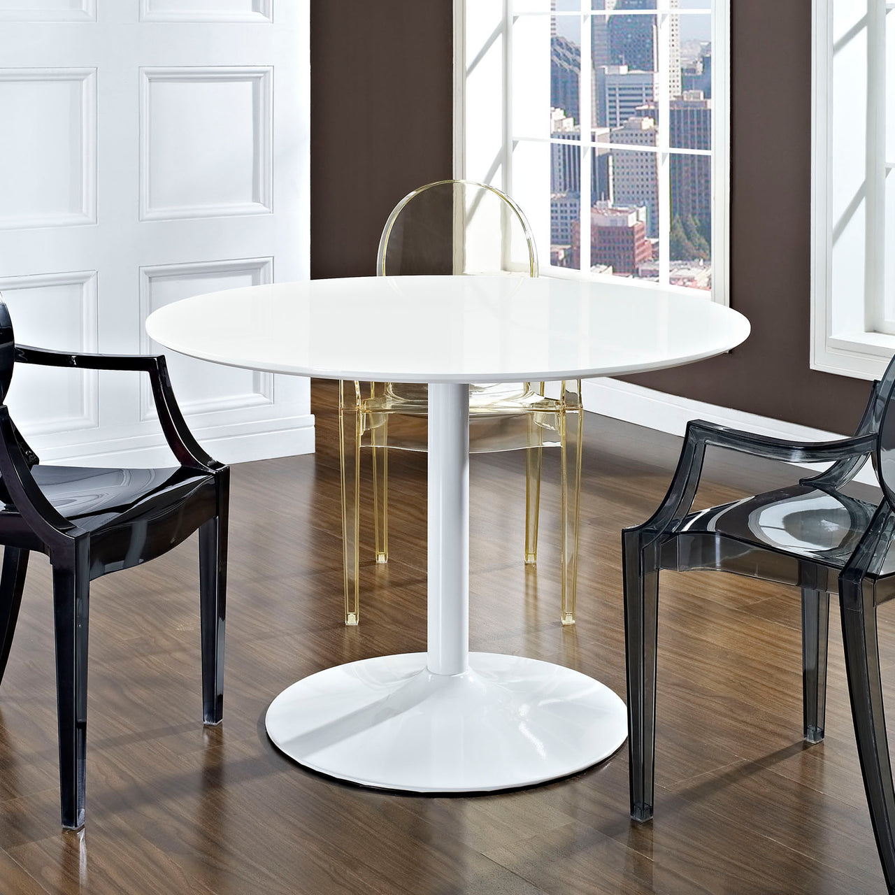 Corvelith Round Dining Table, White