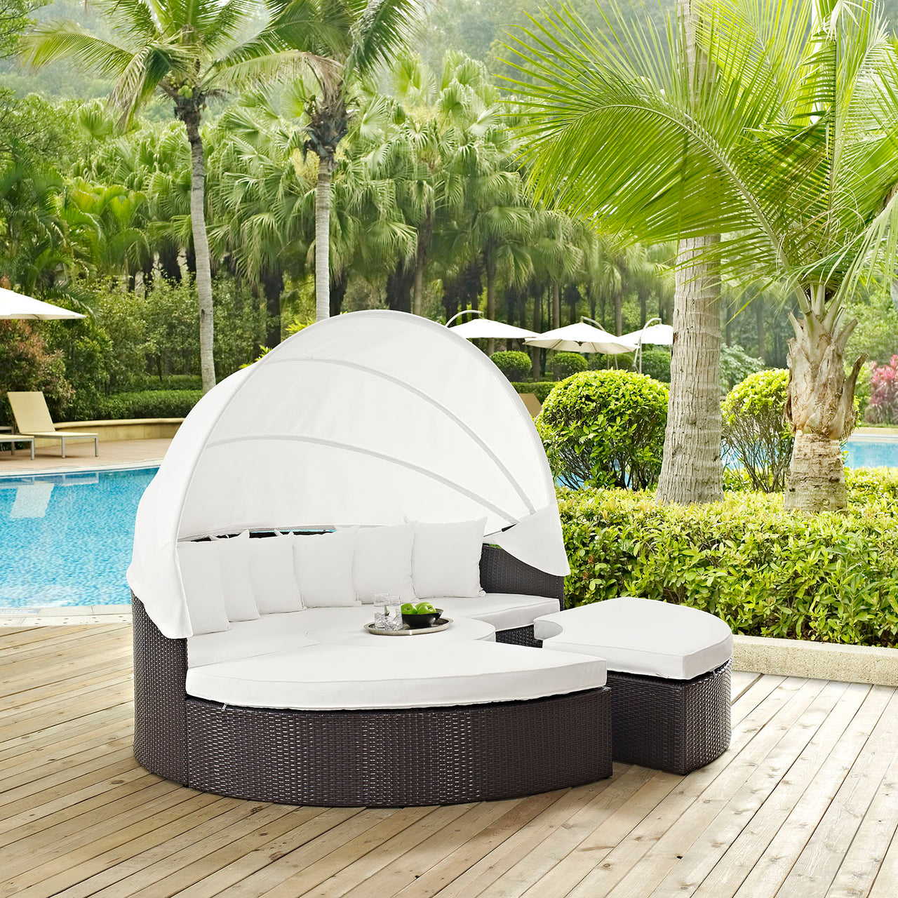 Wanderer Alfresco Lounging Daybed, Dark Brown & White