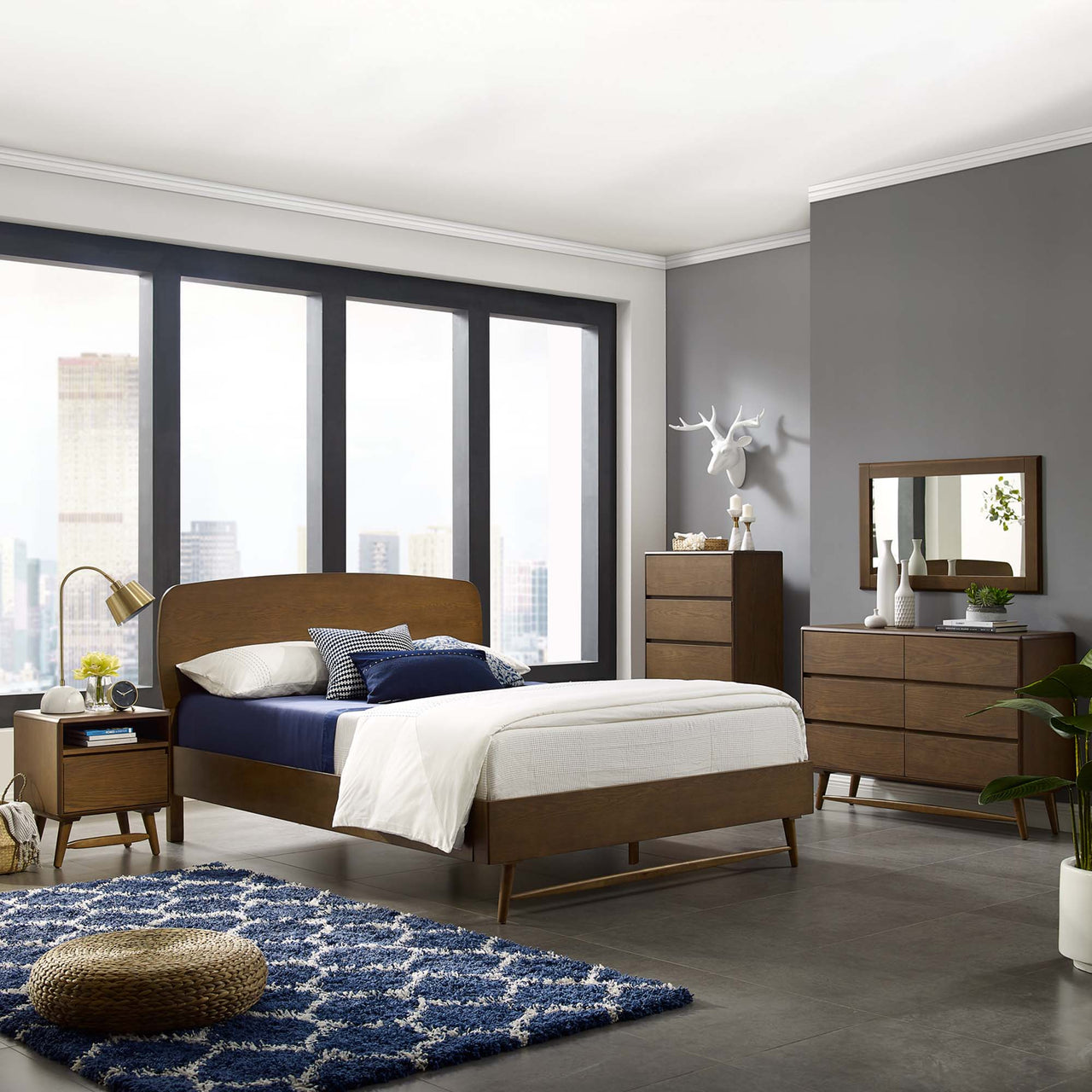 Elarith Queen Bed, Brown