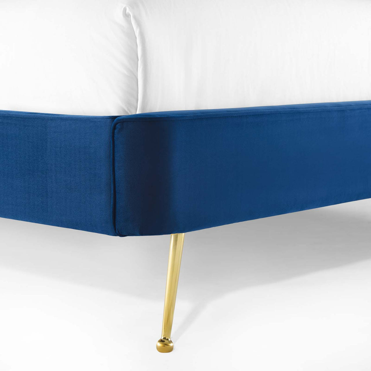 Cyravelle Velvet Queen Platform Bed, Navy