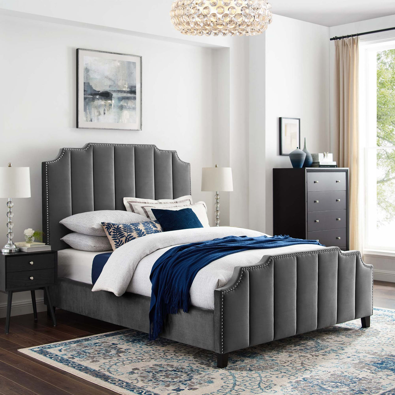 Avrienne Velvet Queen Platform Bed, Gray