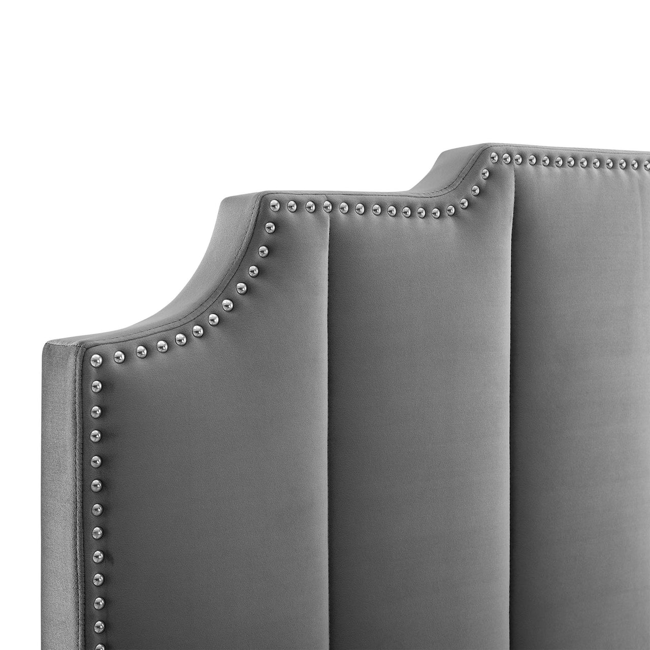 Avrienne Velvet Queen Platform Bed, Gray