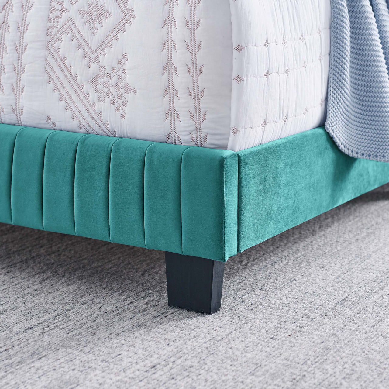 Heavenly Velvet Full Bed, Teal