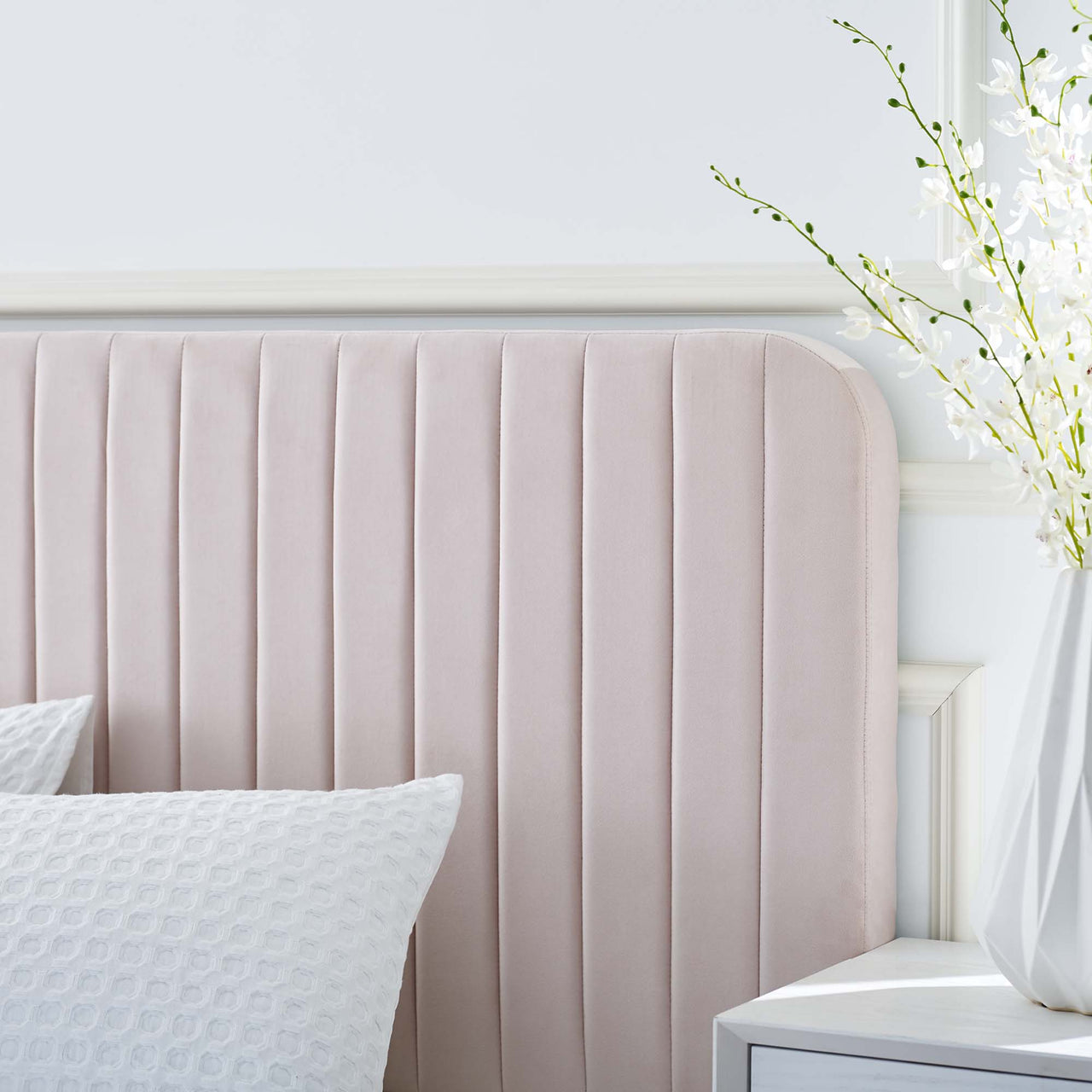 Heavenly Velvet Queen Platform Bed, Pink