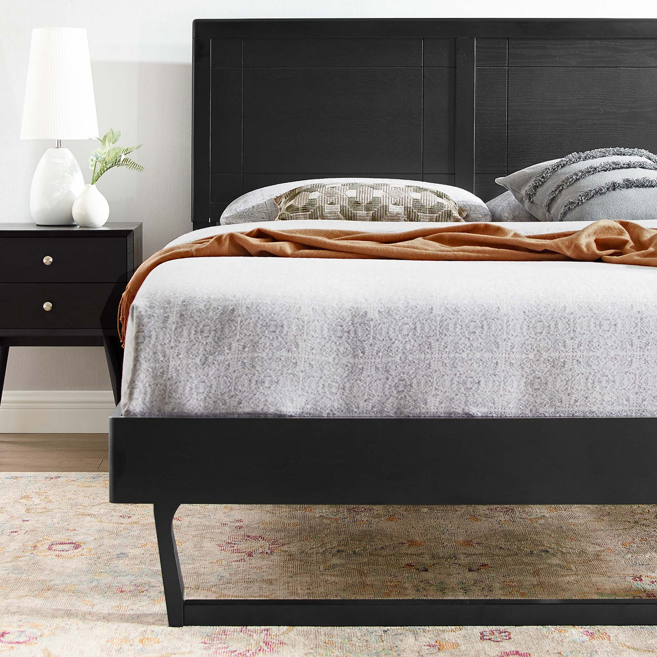 Eldenwood Queen Platform Bed, Black