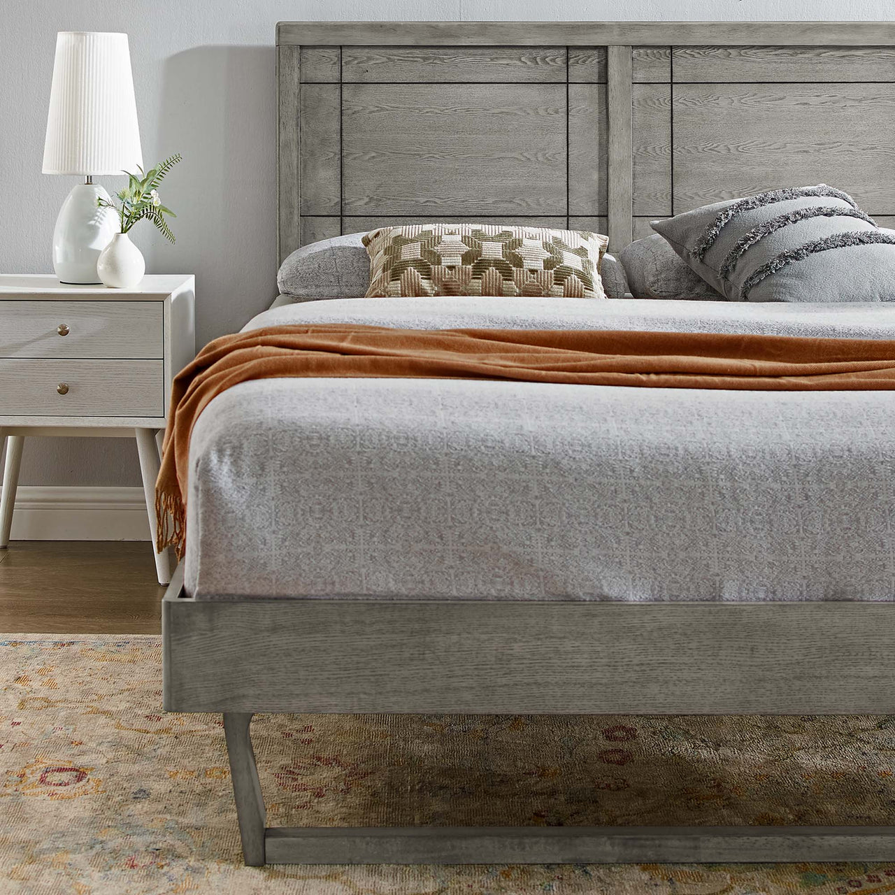 Eldenwood Queen Platform Bed, Gray
