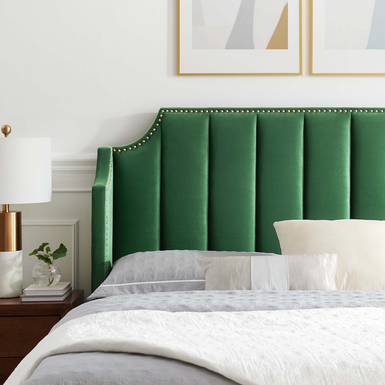 Daria Upholstered Velvet Queen Platform Bed, Emerald