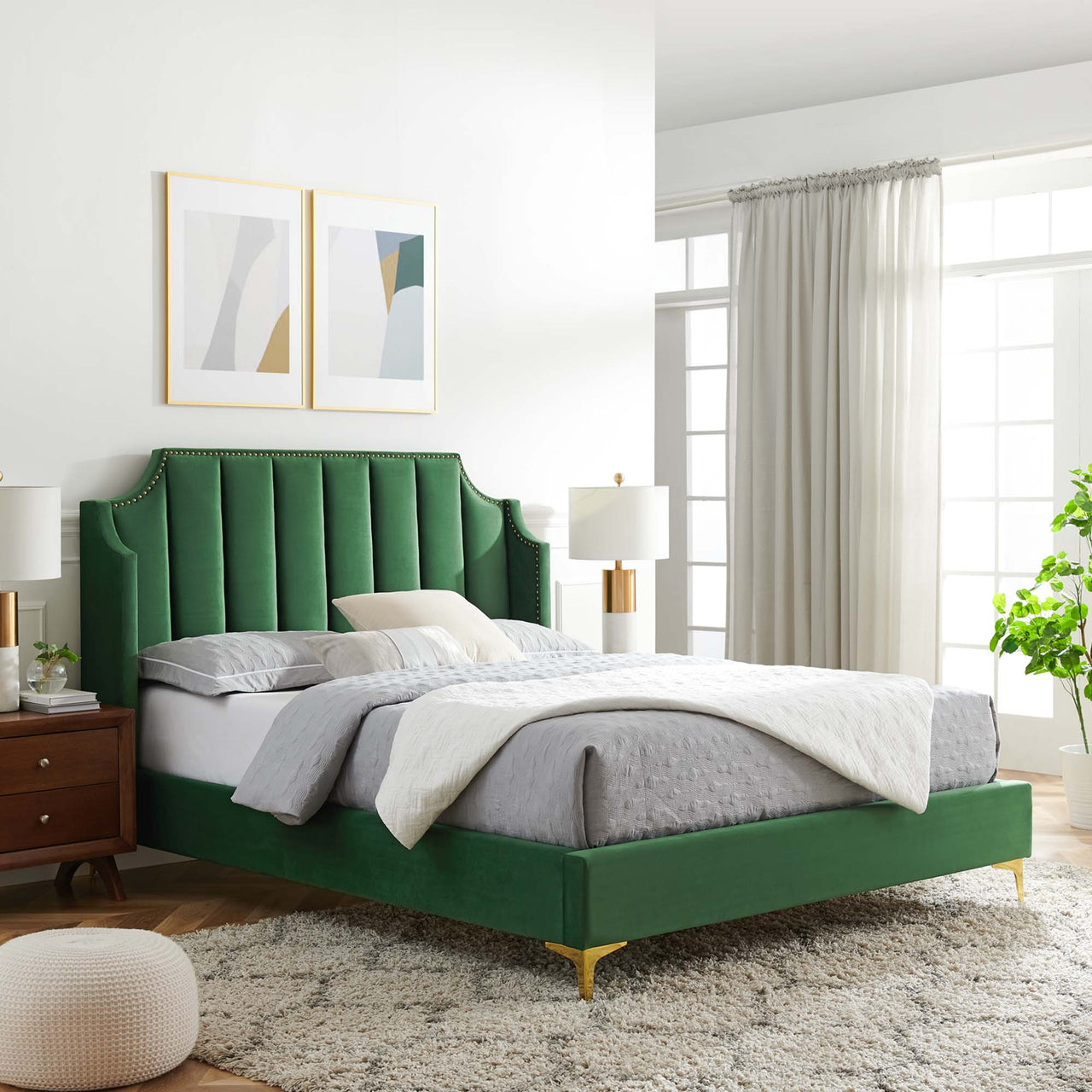 Daria Upholstered Velvet Queen Platform Bed, Emerald