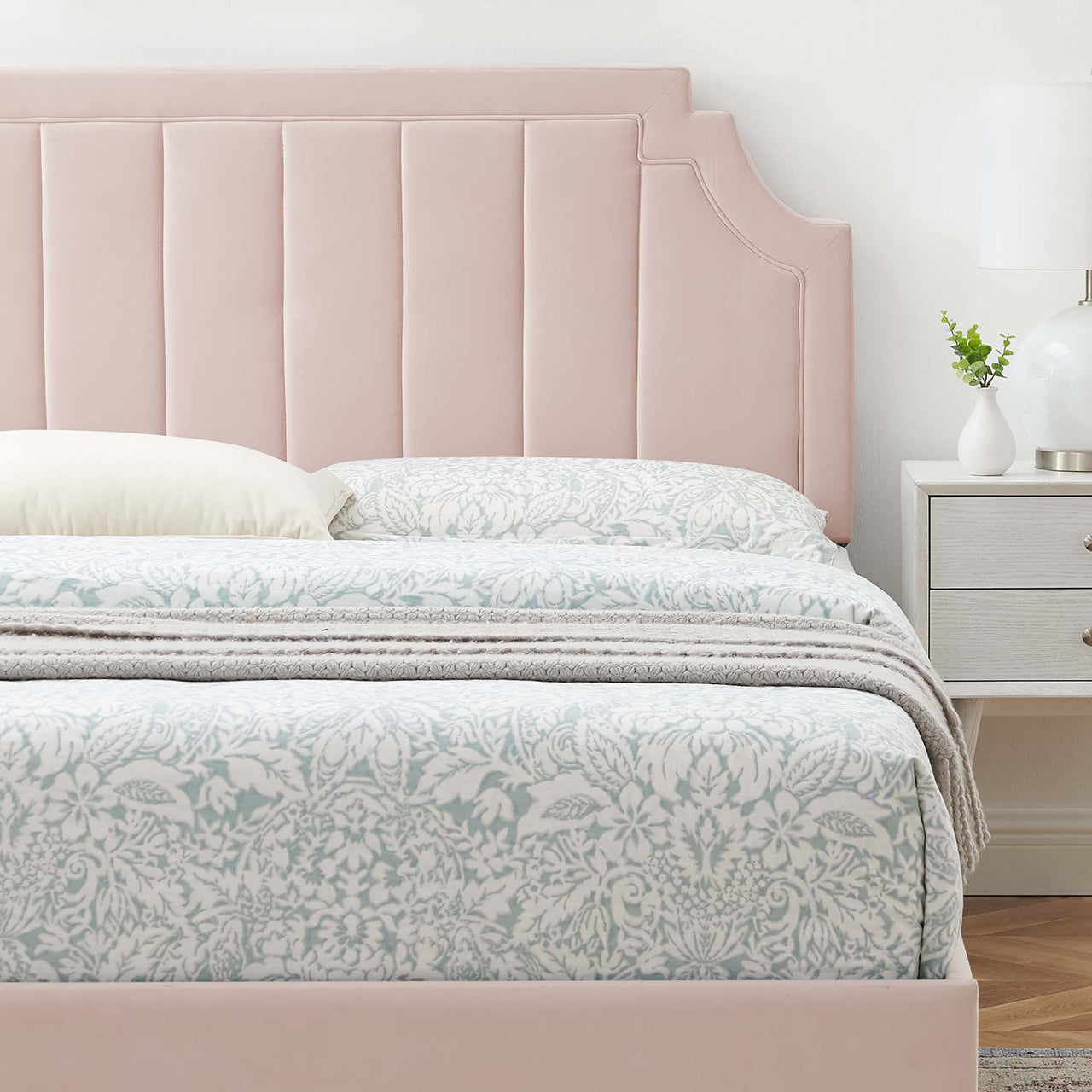 Archway Upholstered Velvet Queen Platform Bed, Pink