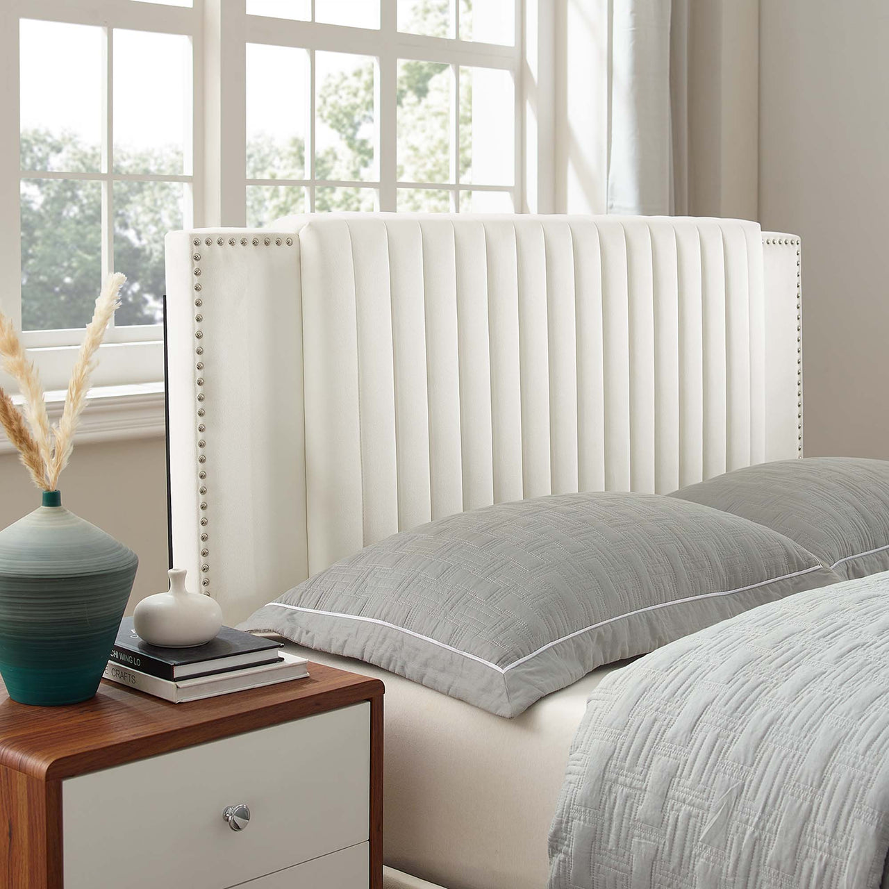 Zirelle Upholstered Velvet Full Platform Bed, White