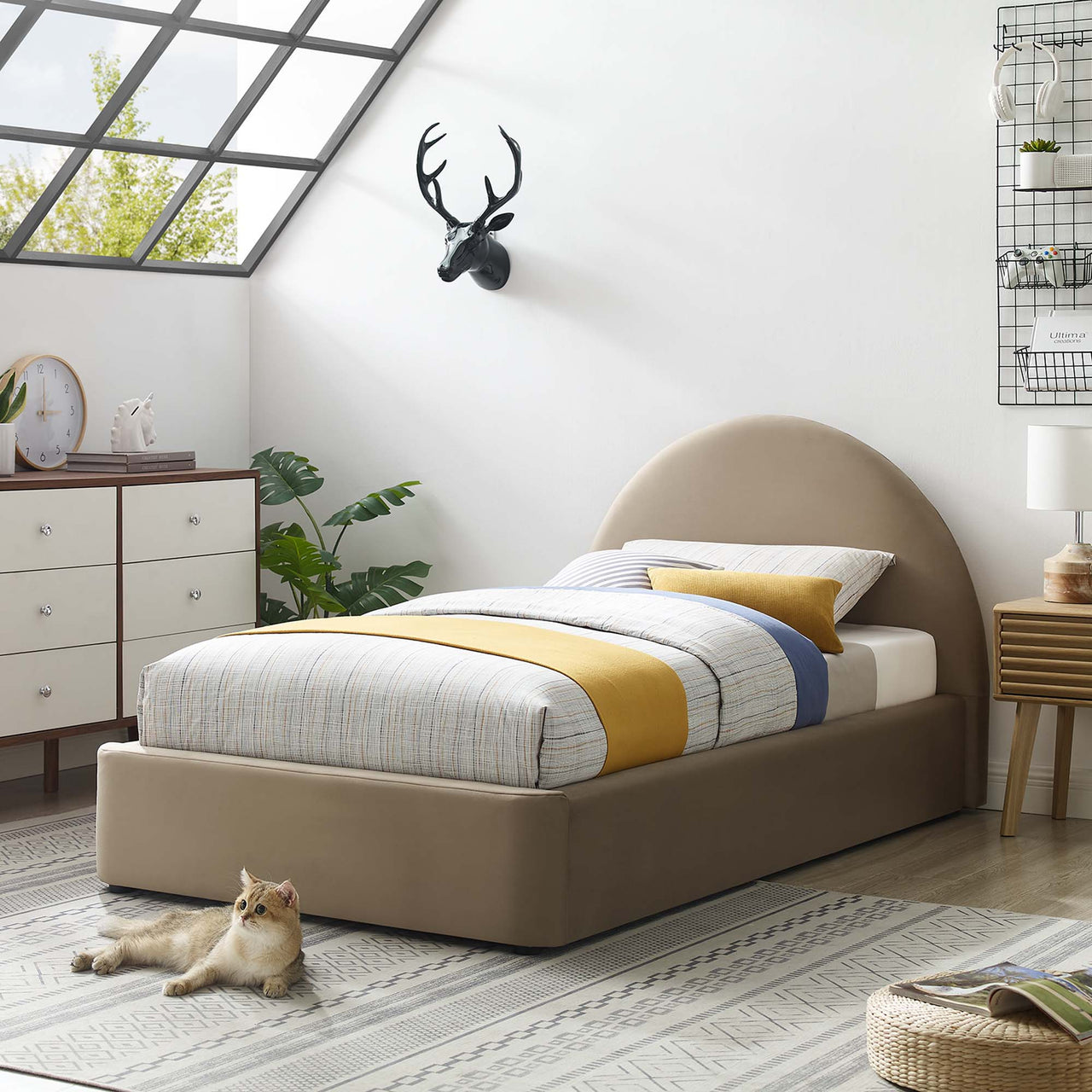 Moonrise Upholstered Velvet Twin Platform Bed, Taupe