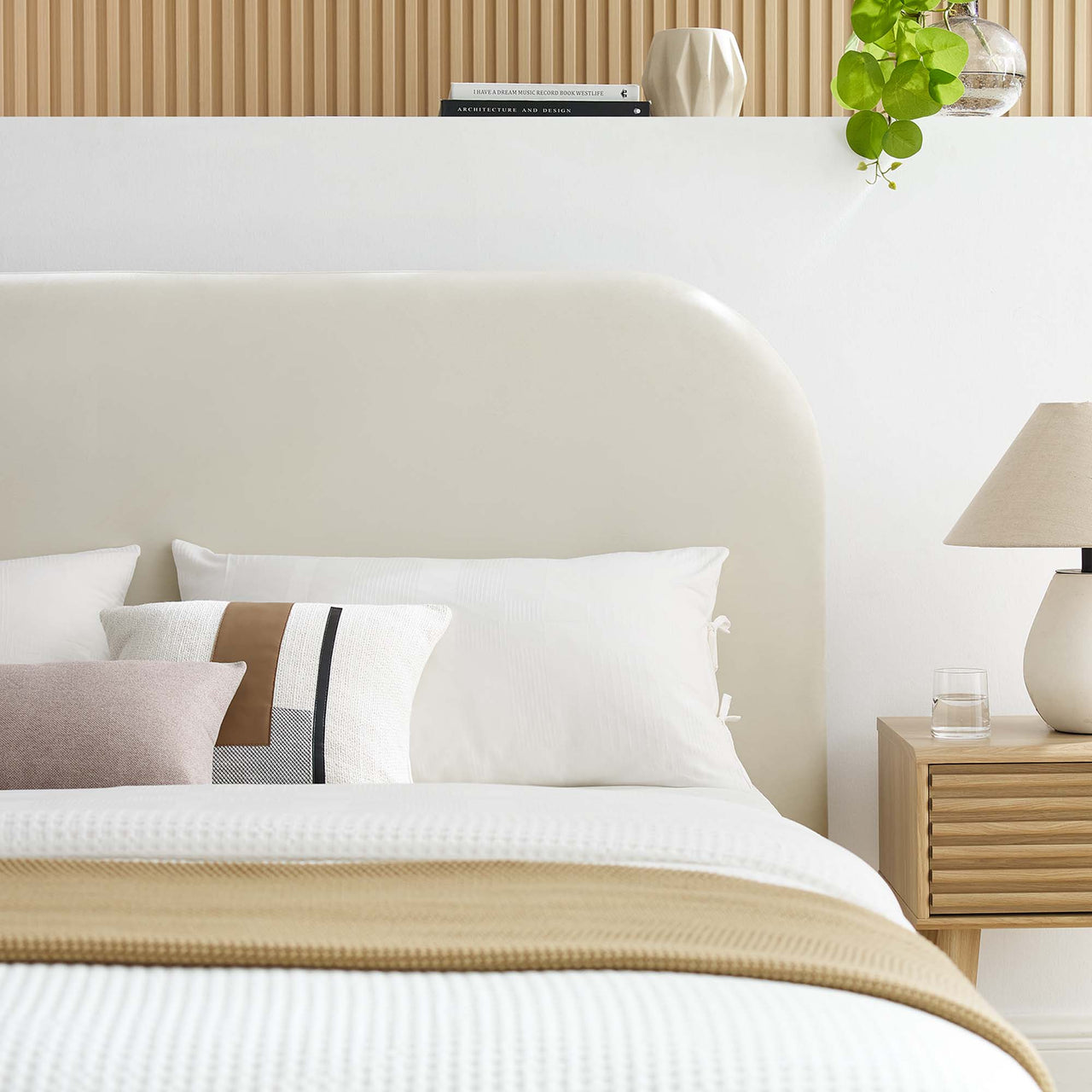 Clyra Upholstered Velvet Full Platform Bed, Chalk