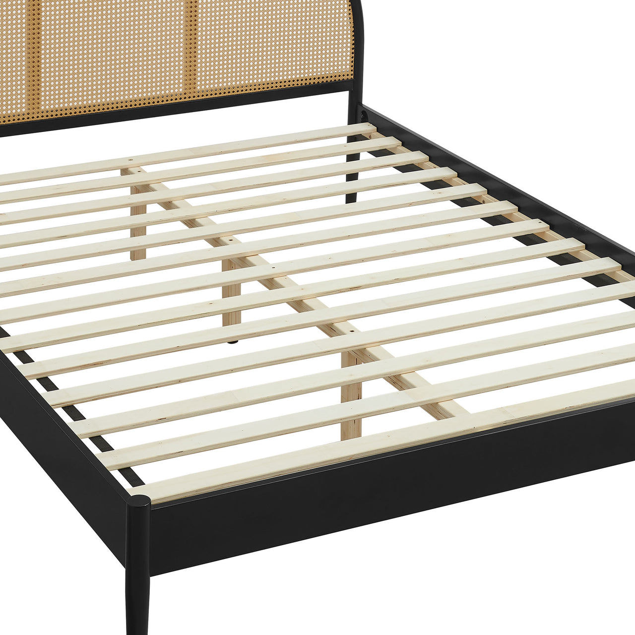 Senyra Queen Platform Bed, Black