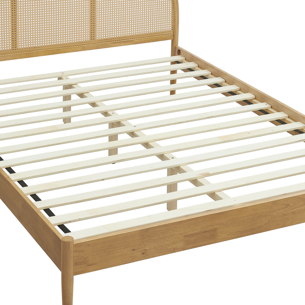 Senyra Queen Platform Bed, Oak