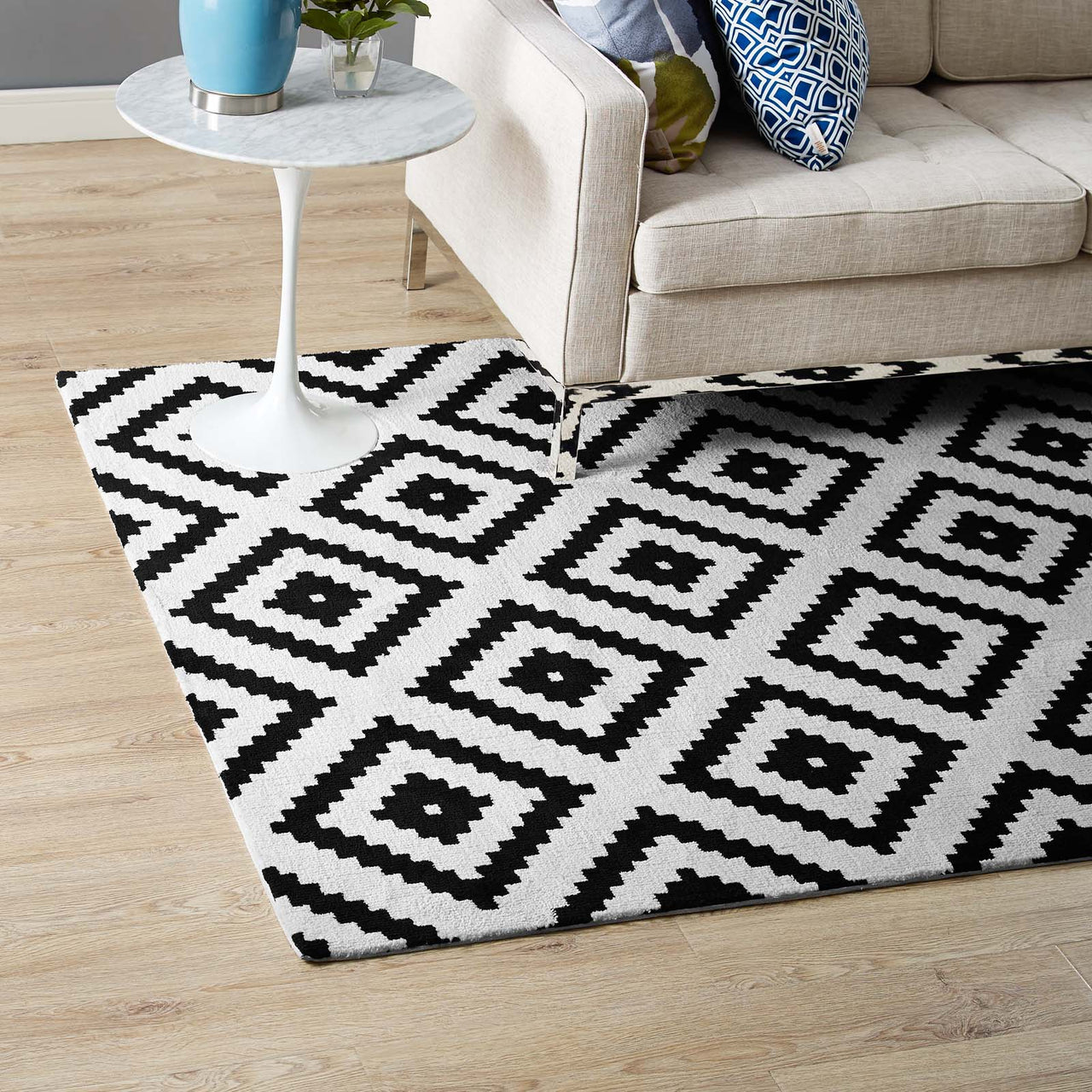 Duotone Diamond 5x8 Area Rug, Black & White