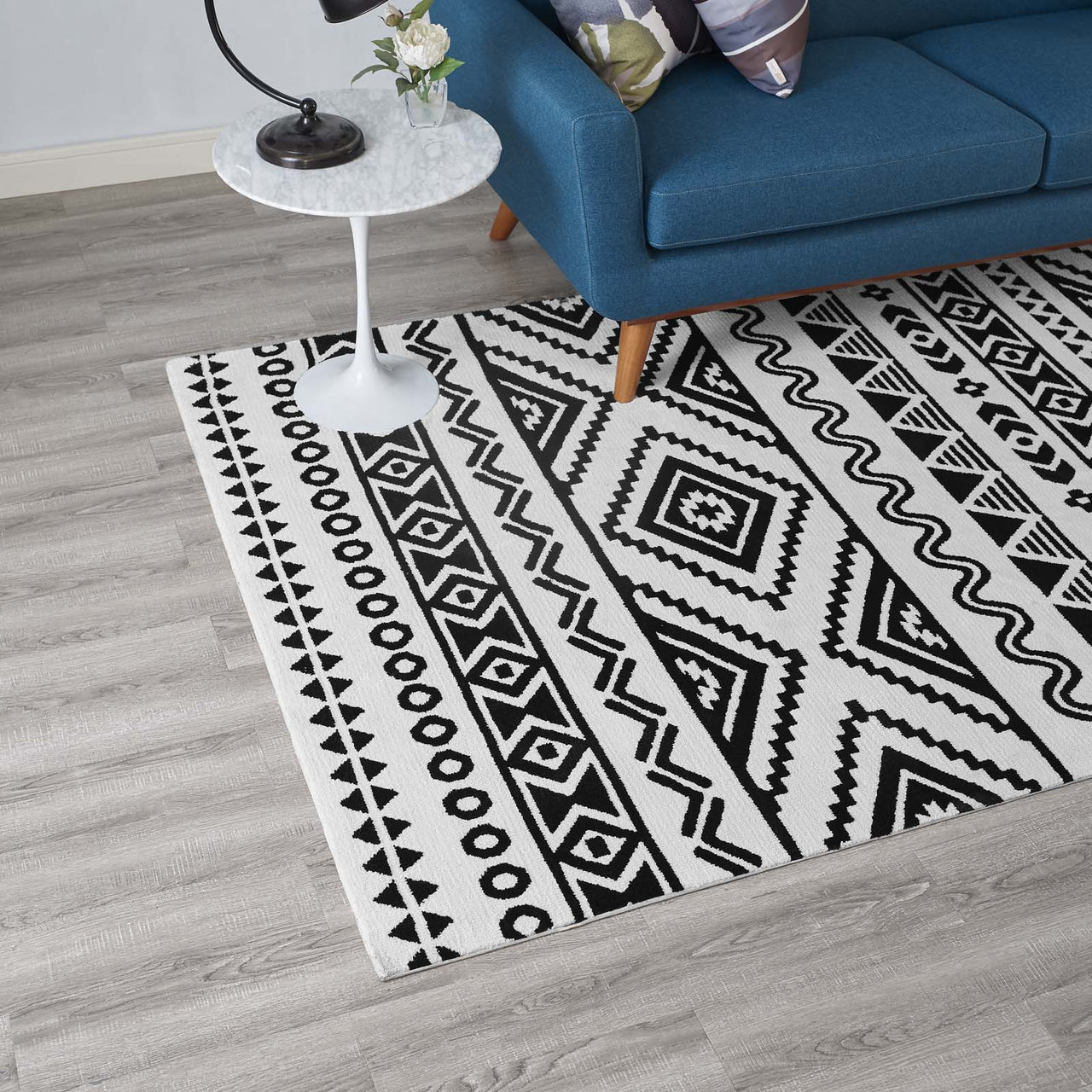 Hypnotizing Trance 5x8 Area Rug, Black & White